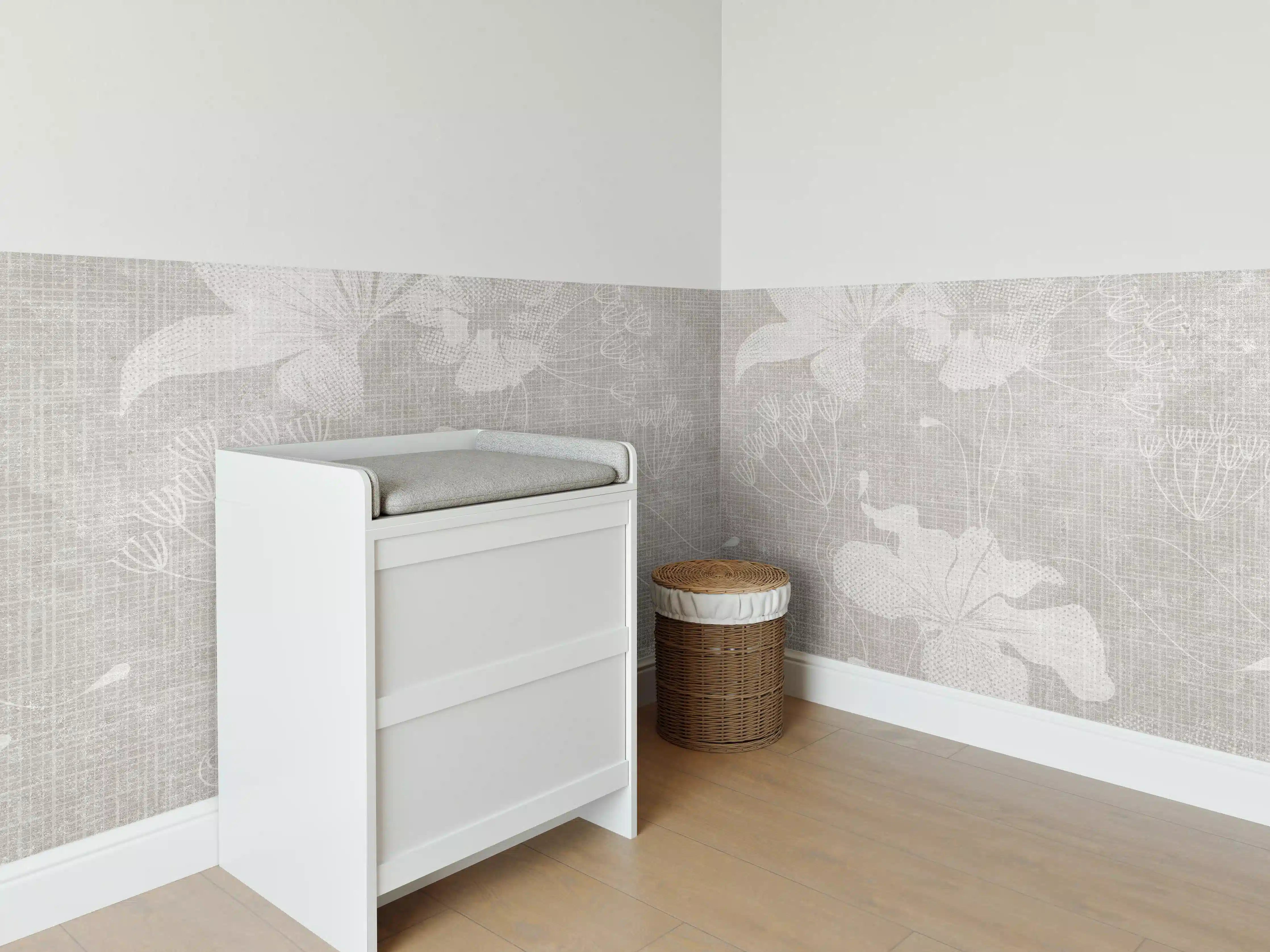 Babyzimmer Wandgestaltung - Blumen auf weißem Wandhintergrund