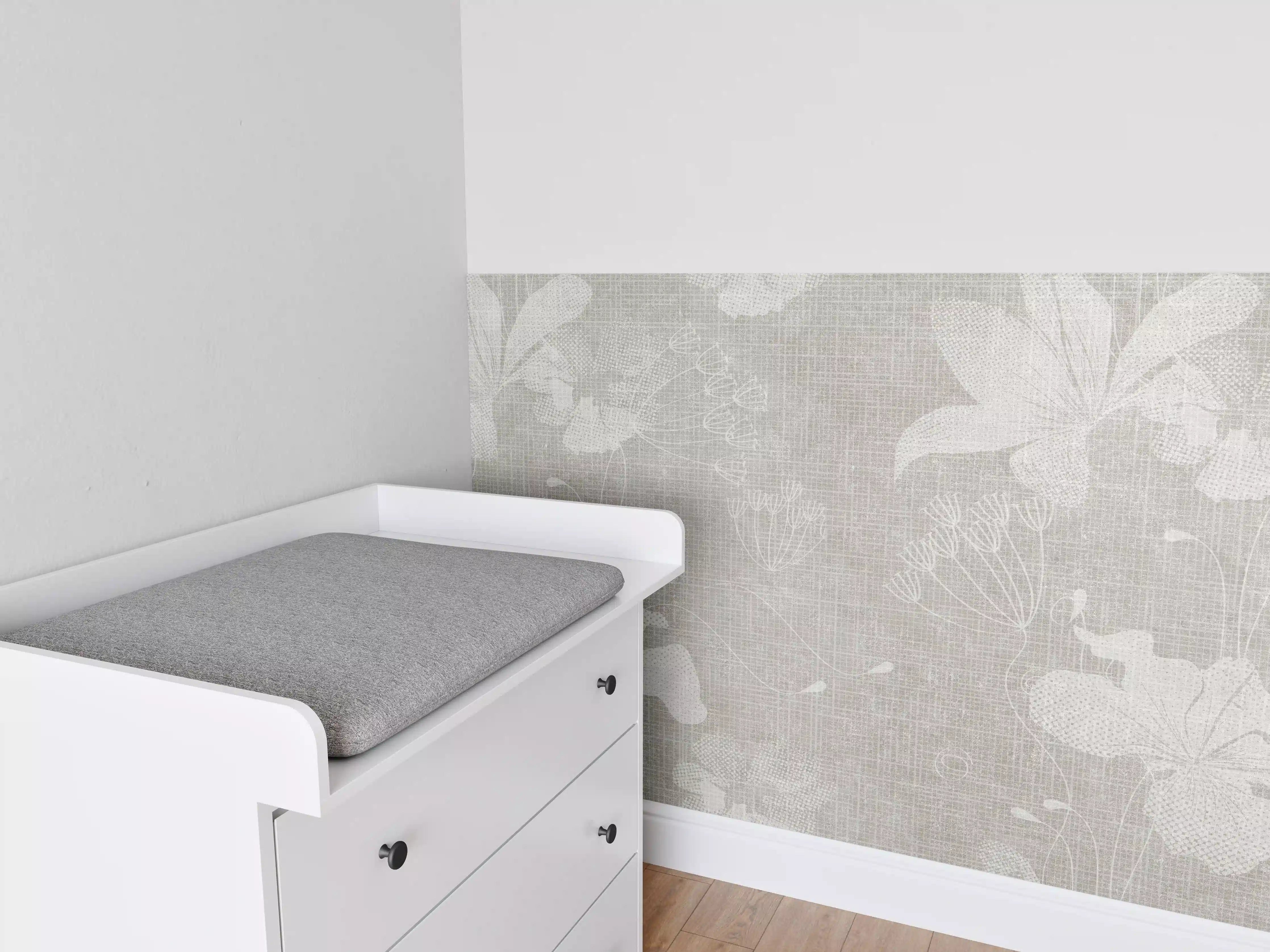 Babyzimmer Wandgestaltung - Blumen auf weißem Wandhintergrund