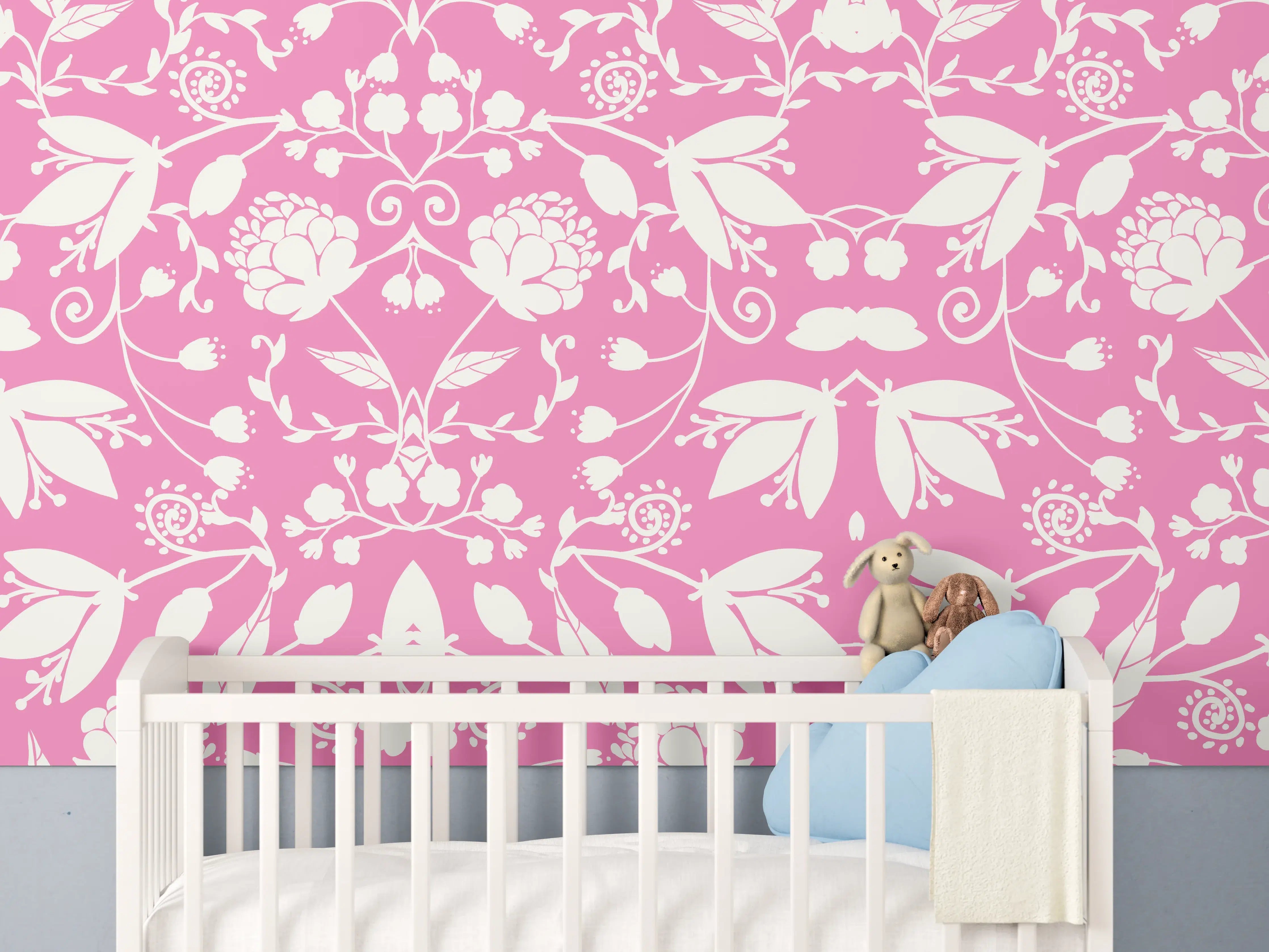 Babyzimmer Wandgestaltung - Blumenmuster auf rosa Hintergrund