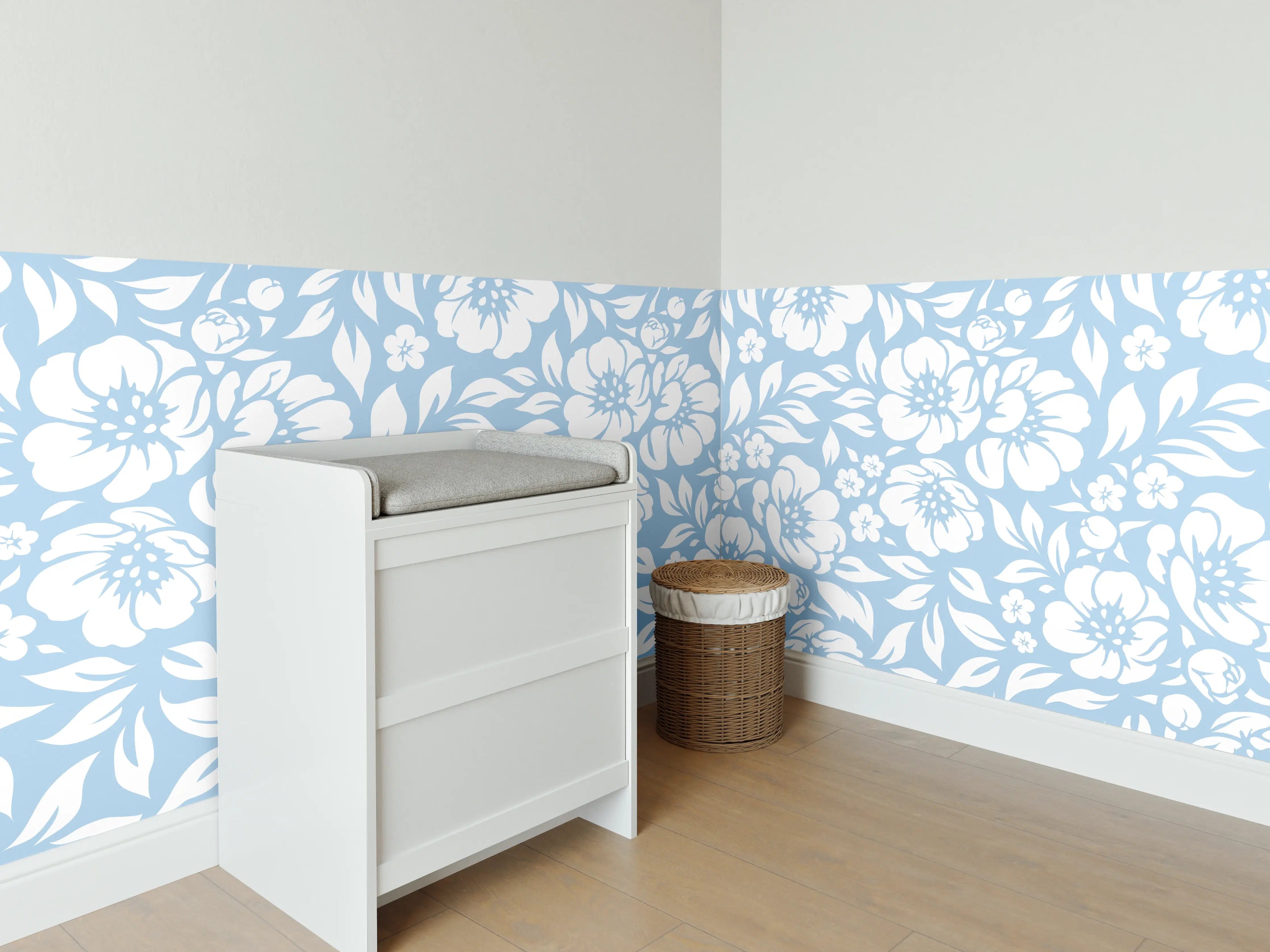 Babyzimmer Wandgestaltung - Blumenmuster in Blau mit zarten Grautönen