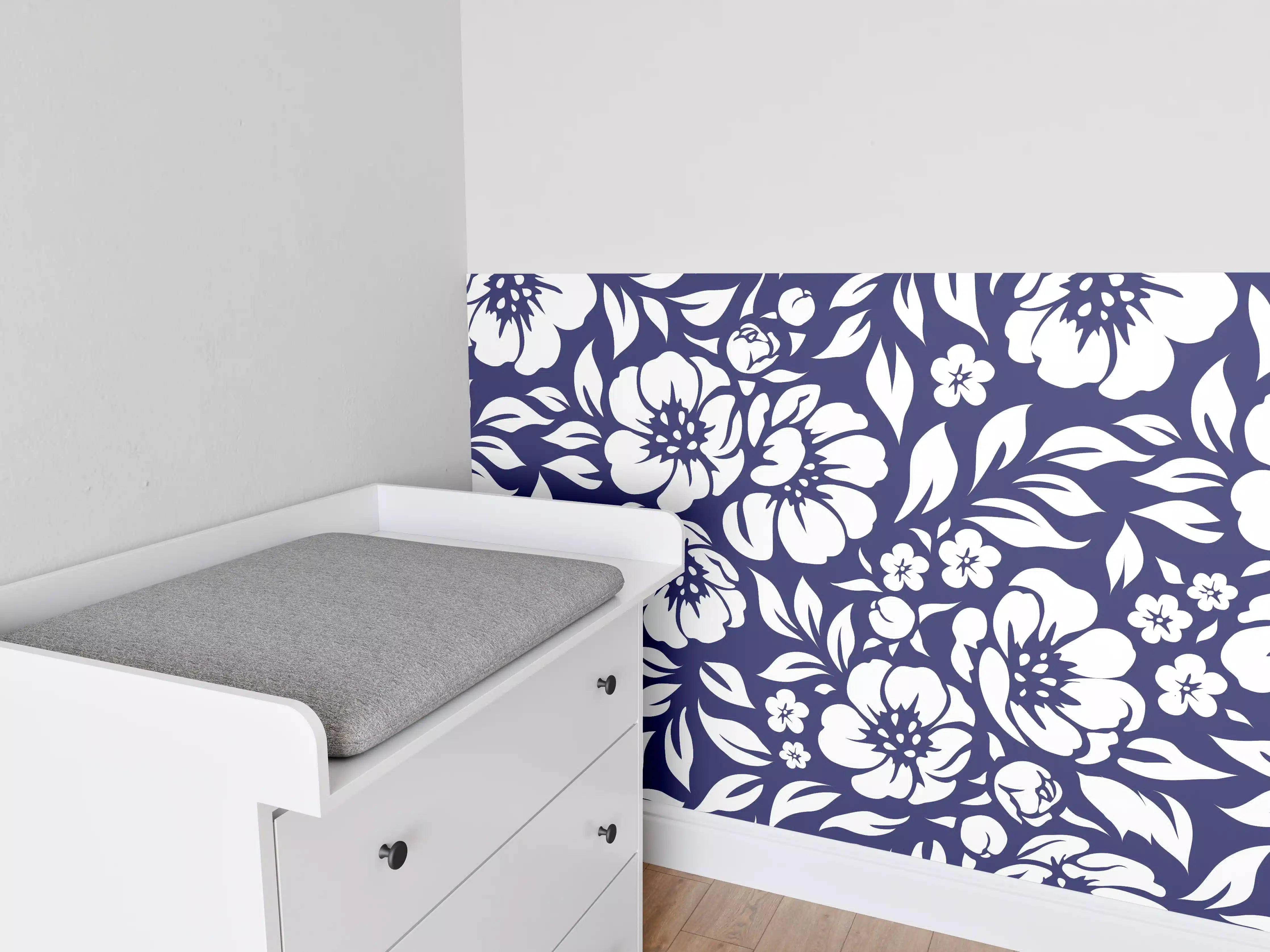 Babyzimmer Wandgestaltung - Blumenmuster in Blau und Weiß