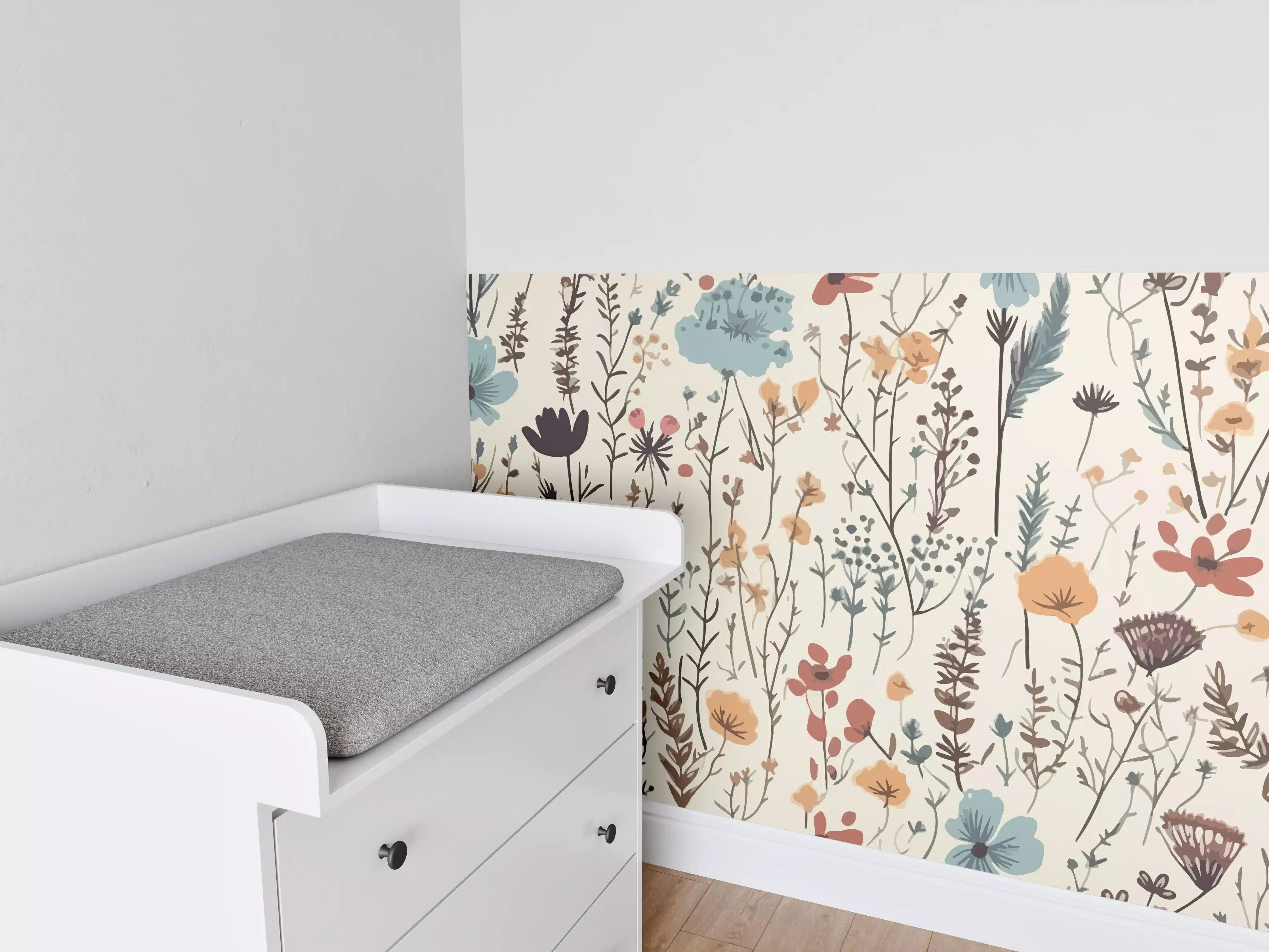 Babyzimmer Wandgestaltung - Blumenmuster in sanften Erdtönen