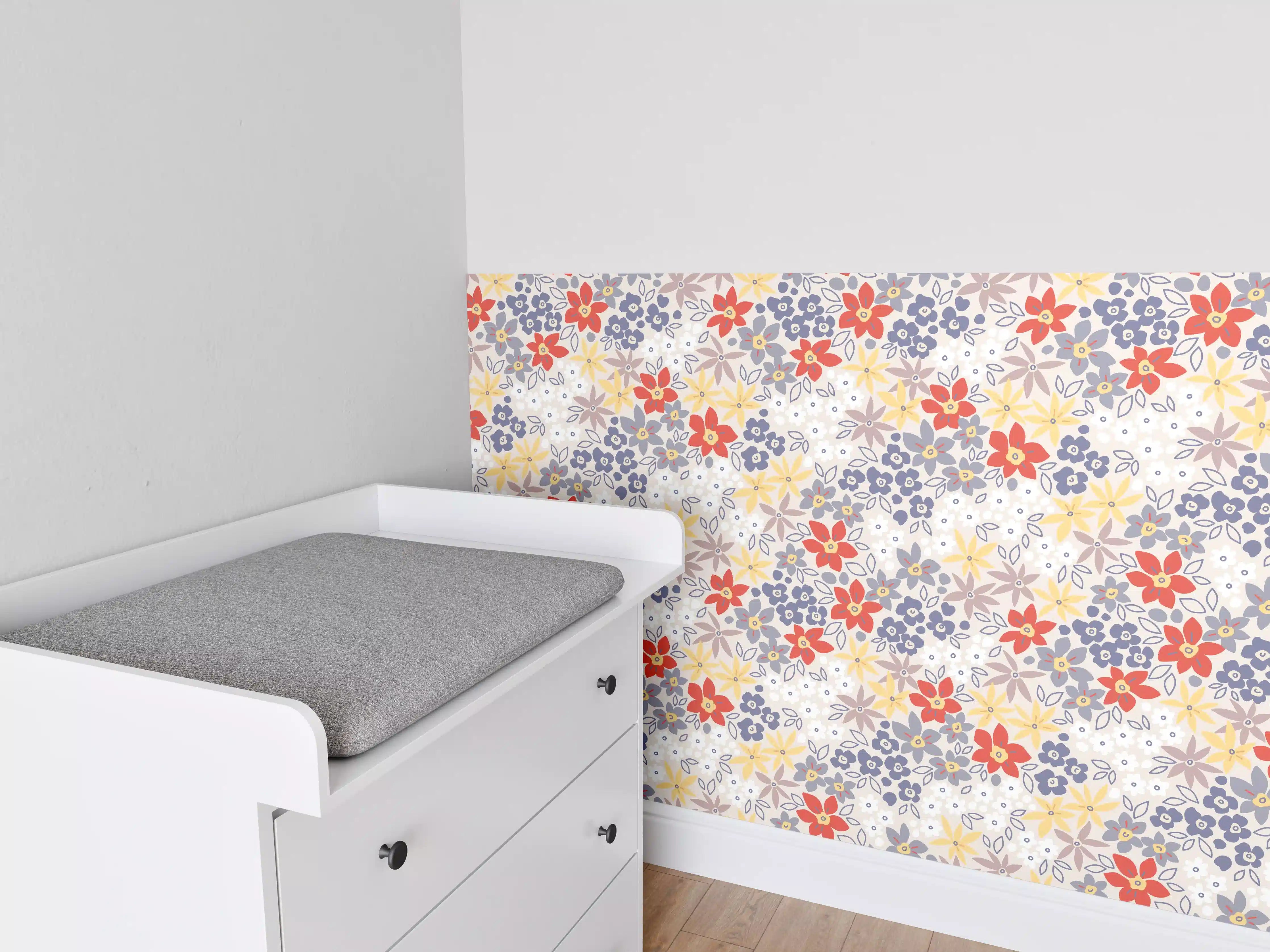 Babyzimmer Wandgestaltung - Blumenmuster mit bunten Farbtönen