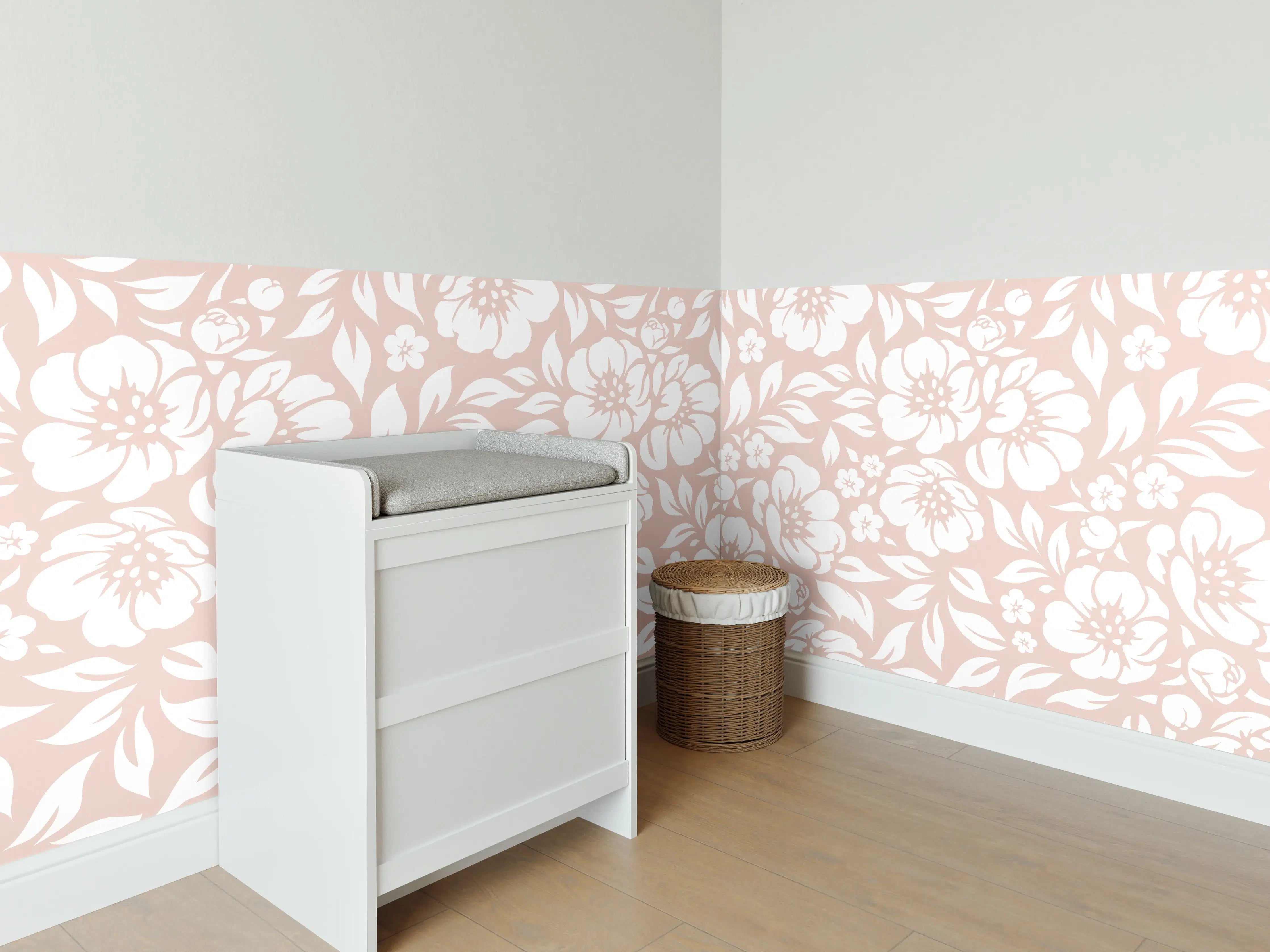 Babyzimmer Wandgestaltung - Blumiges Fliesendesign in sanften Tönen