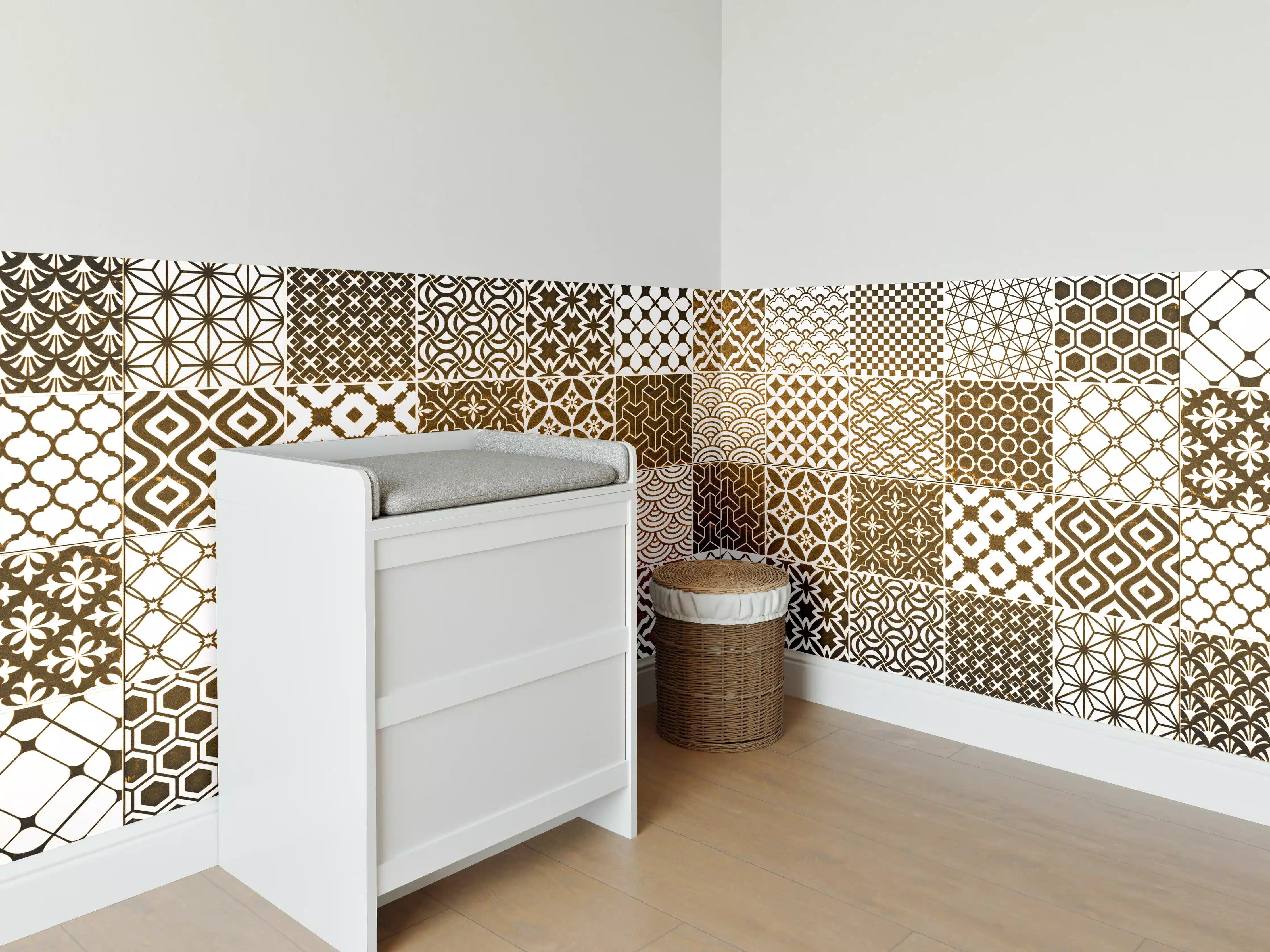Babyzimmer Wandgestaltung - Braun-Beige geometrisch Mosaik
