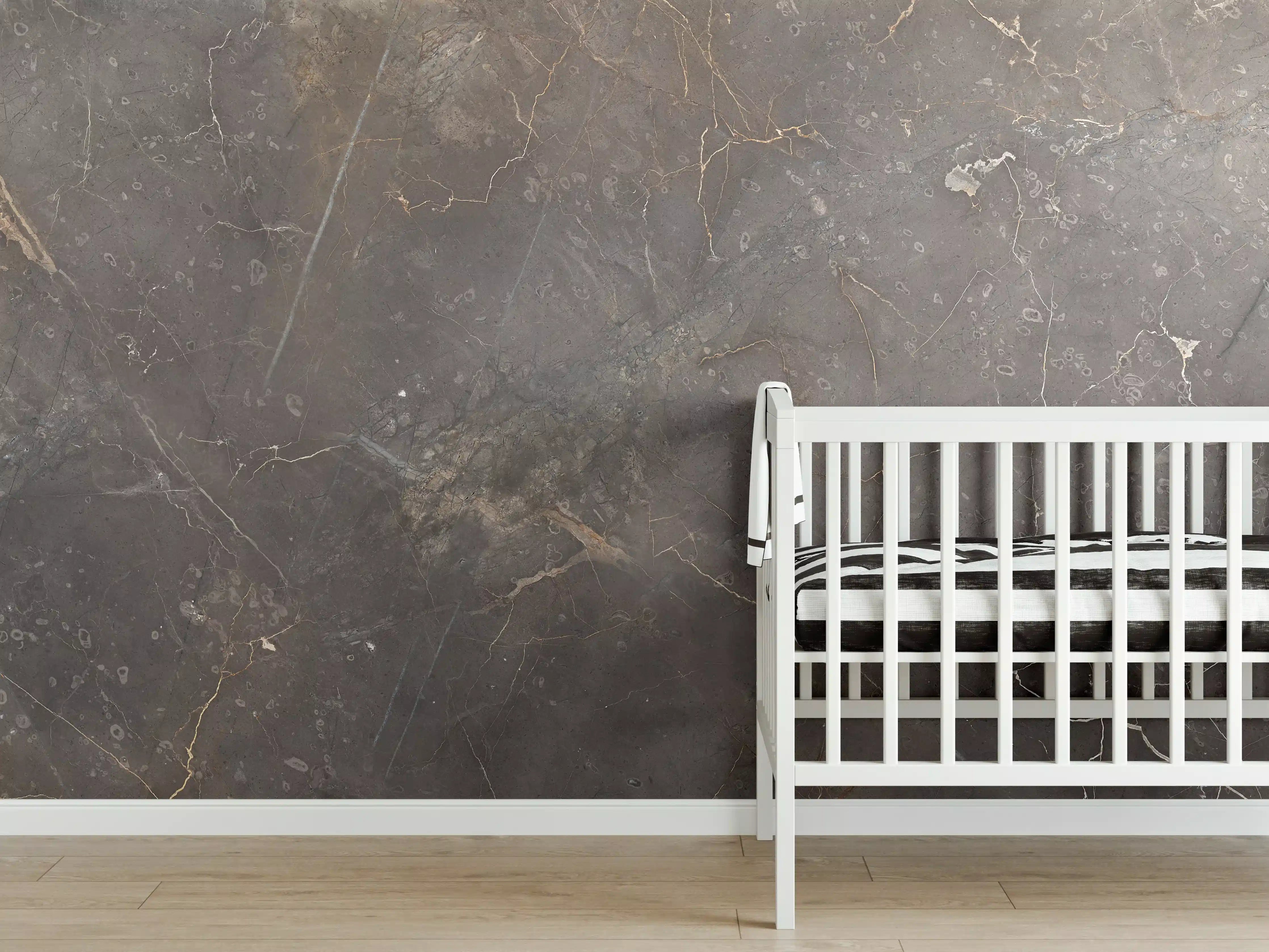 Babyzimmer Wandgestaltung - Braun-Grauer Marmor mit Adern
