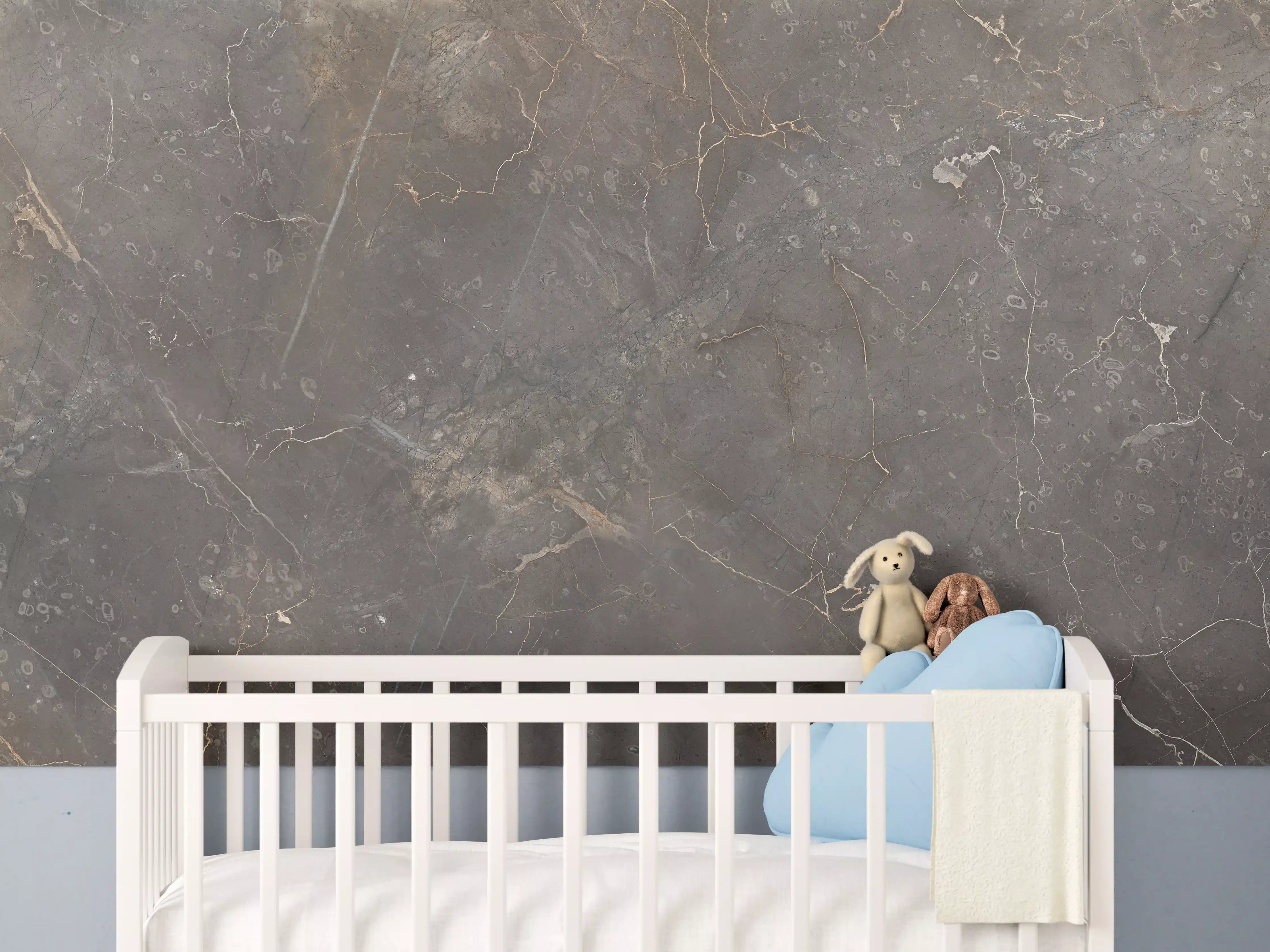 Babyzimmer Wandgestaltung - Braun-Grauer Marmor mit Adern