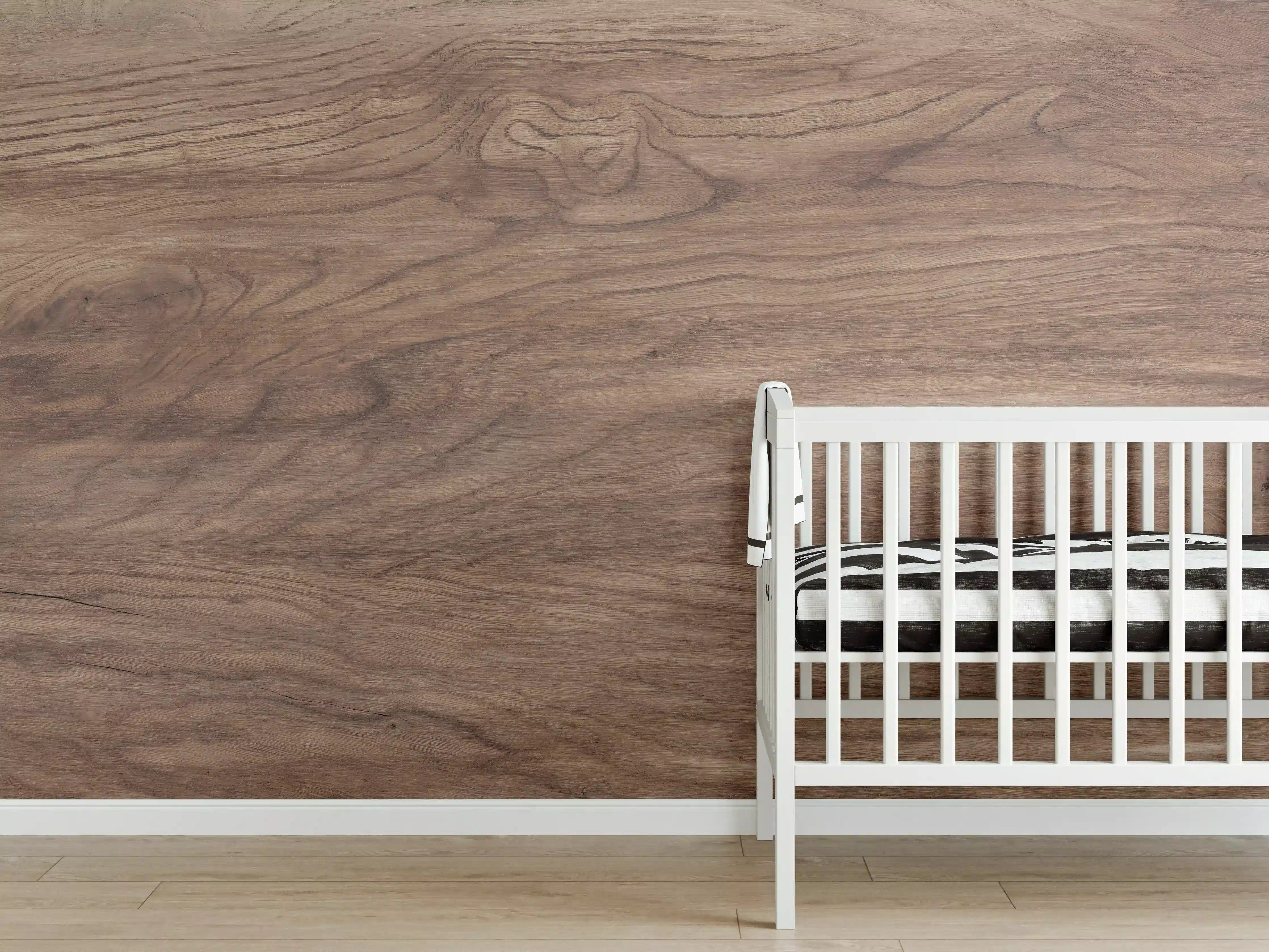 Babyzimmer Wandgestaltung - Braune Holz Textur mit Muster