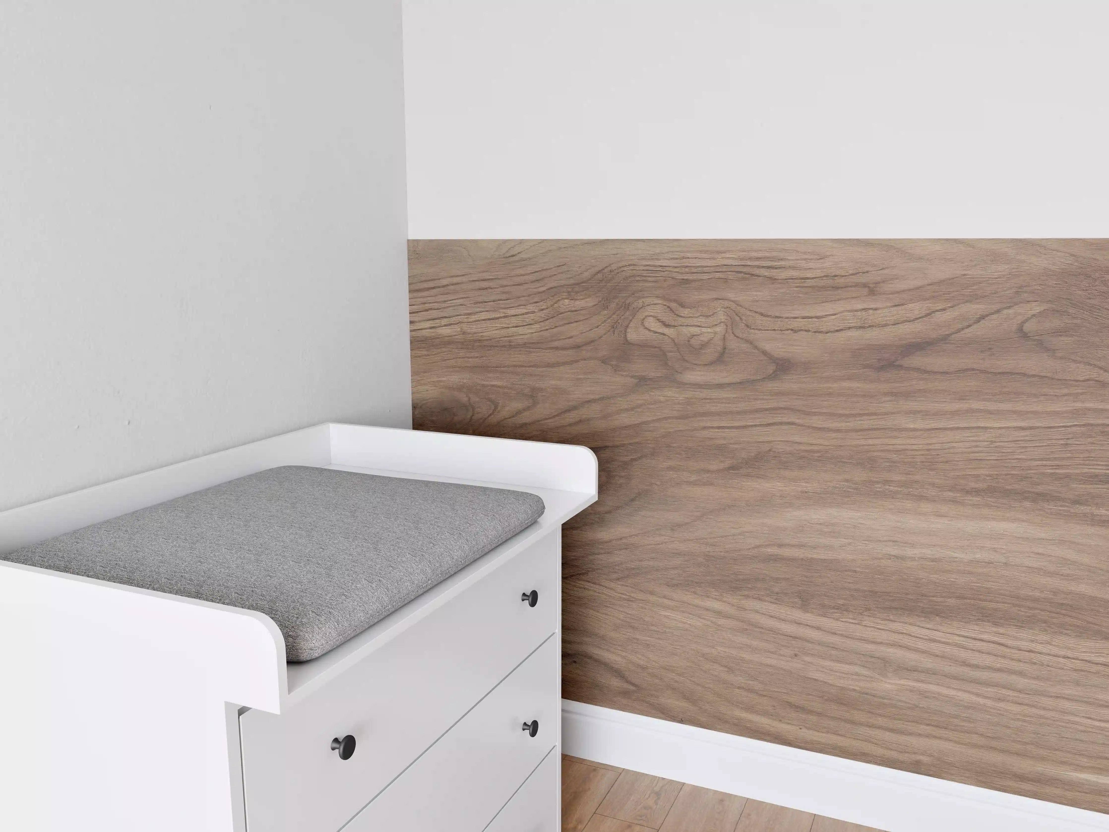 Babyzimmer Wandgestaltung - Braune Holz Textur mit Muster