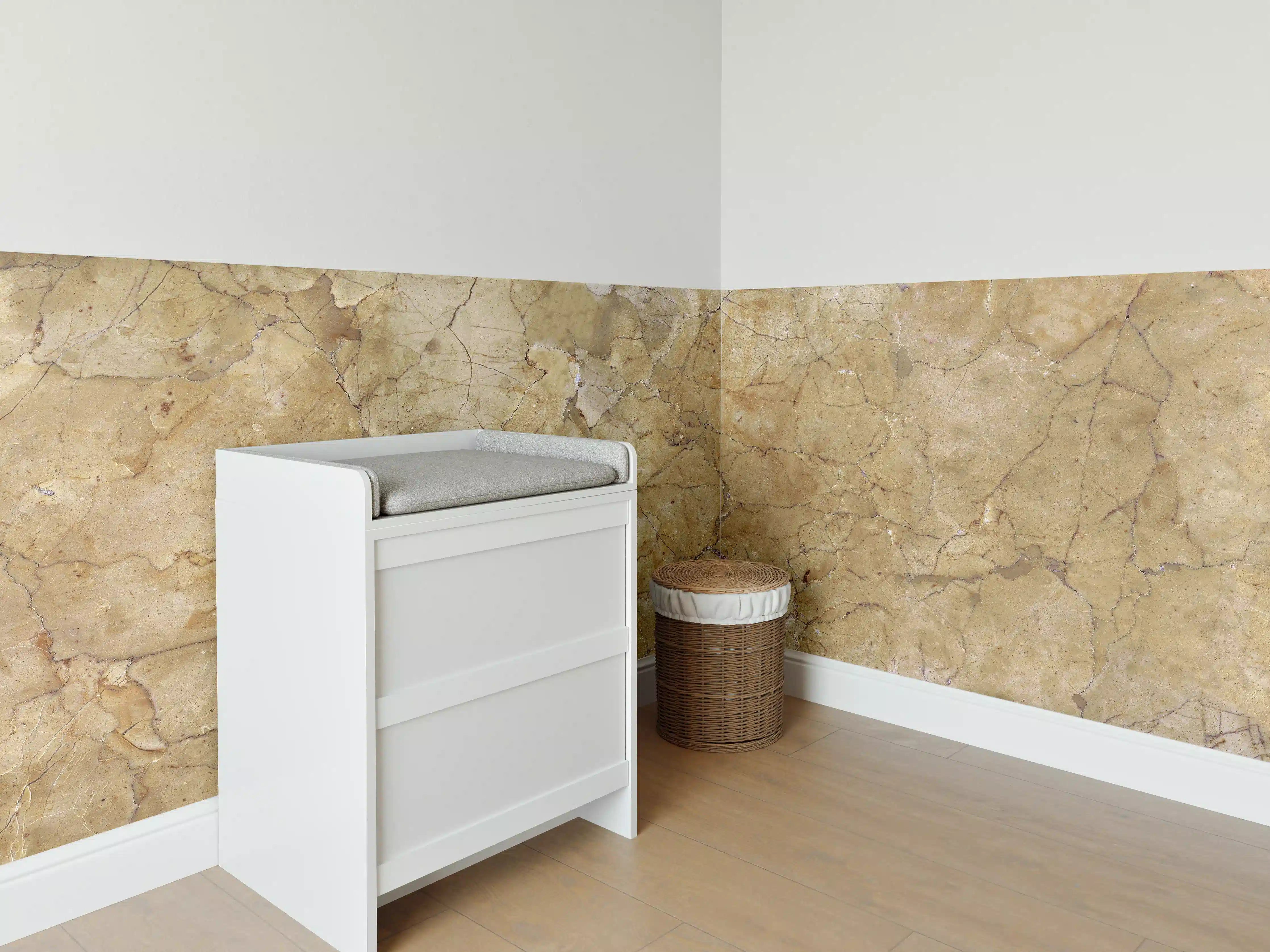 Babyzimmer Wandgestaltung - Braune beschädigte Marmorblöcke