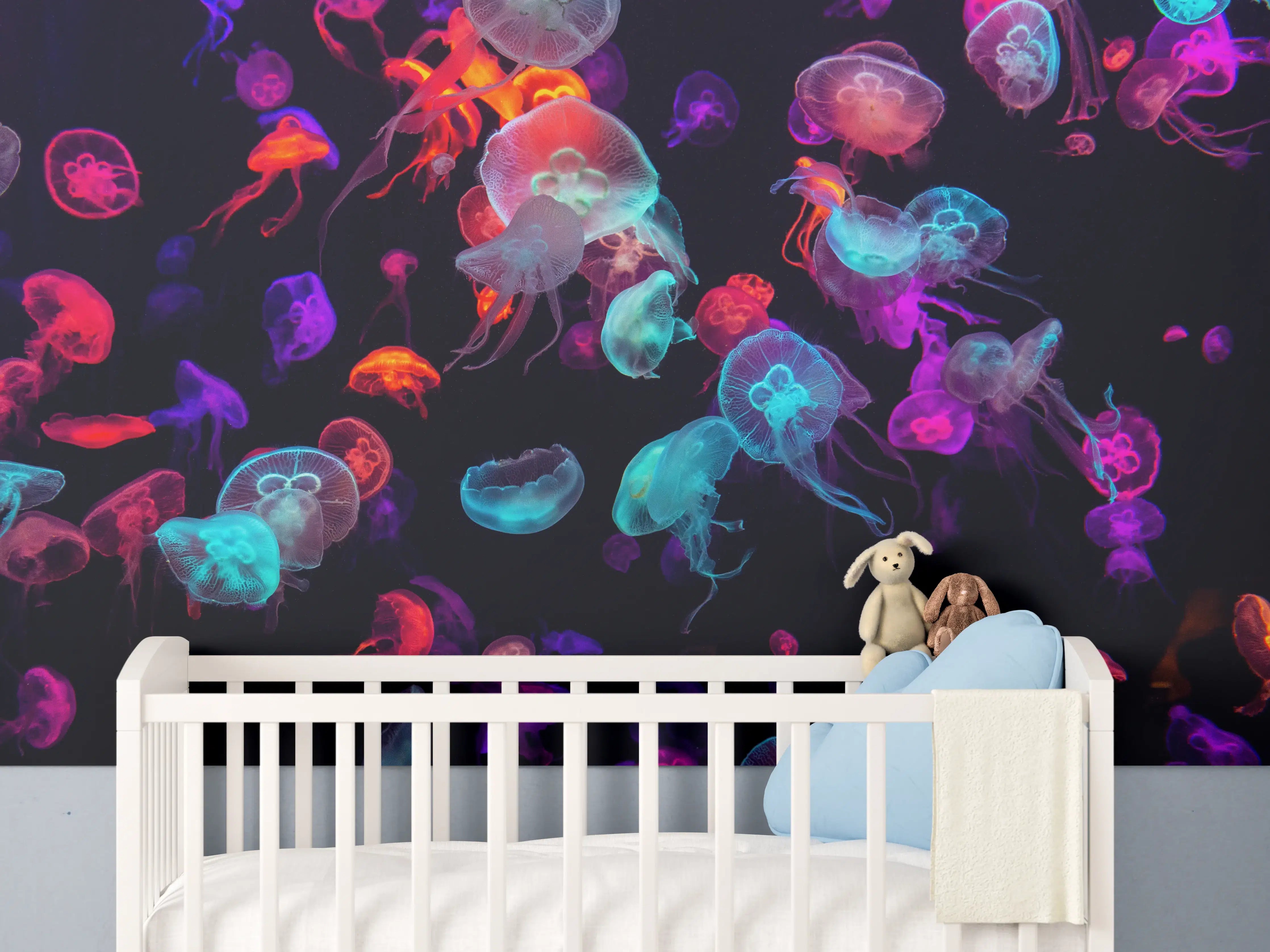 Babyzimmer Wandgestaltung - Bunt strahlende Quallen unter Wasser