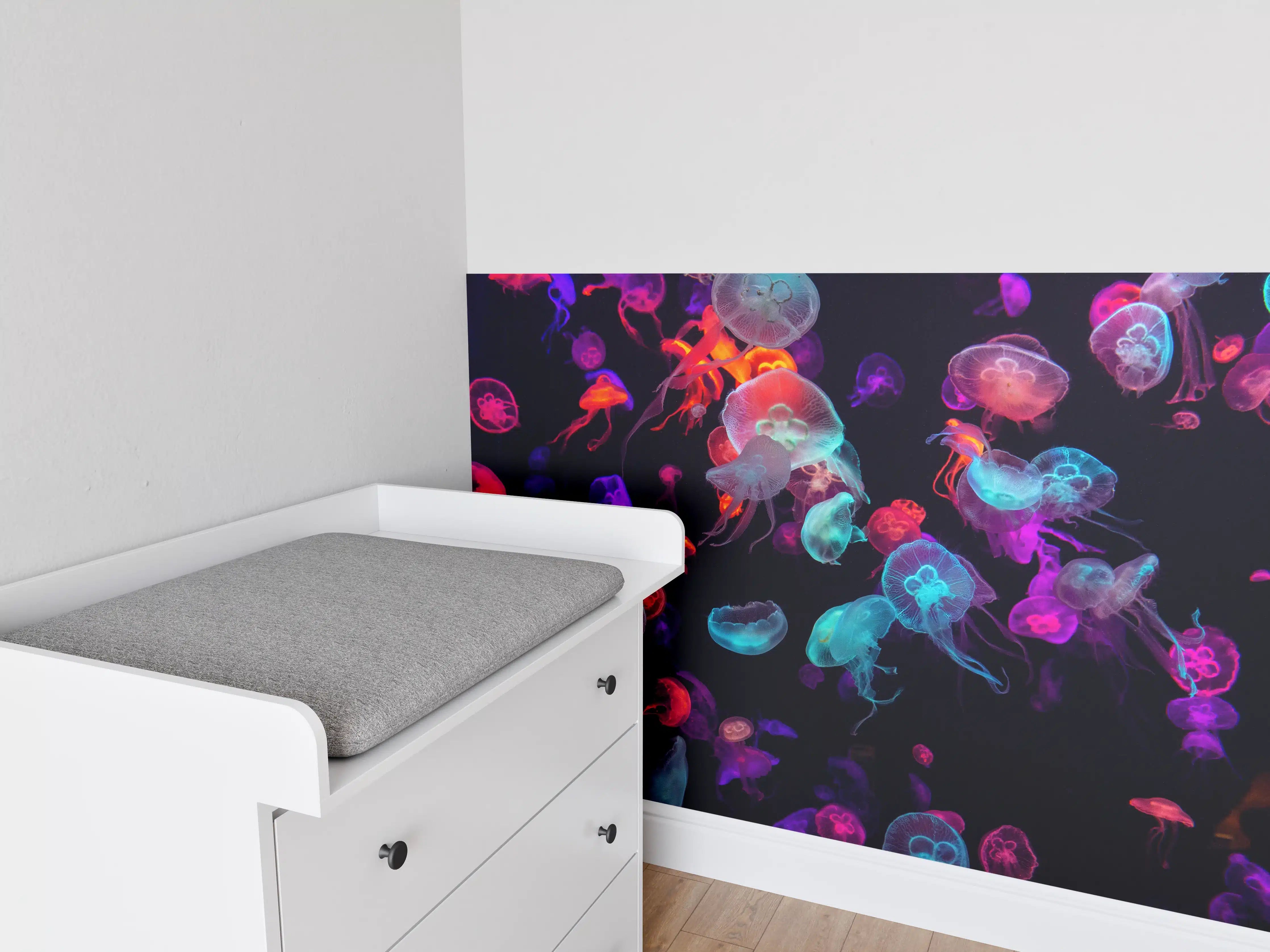 Babyzimmer Wandgestaltung - Bunt strahlende Quallen unter Wasser