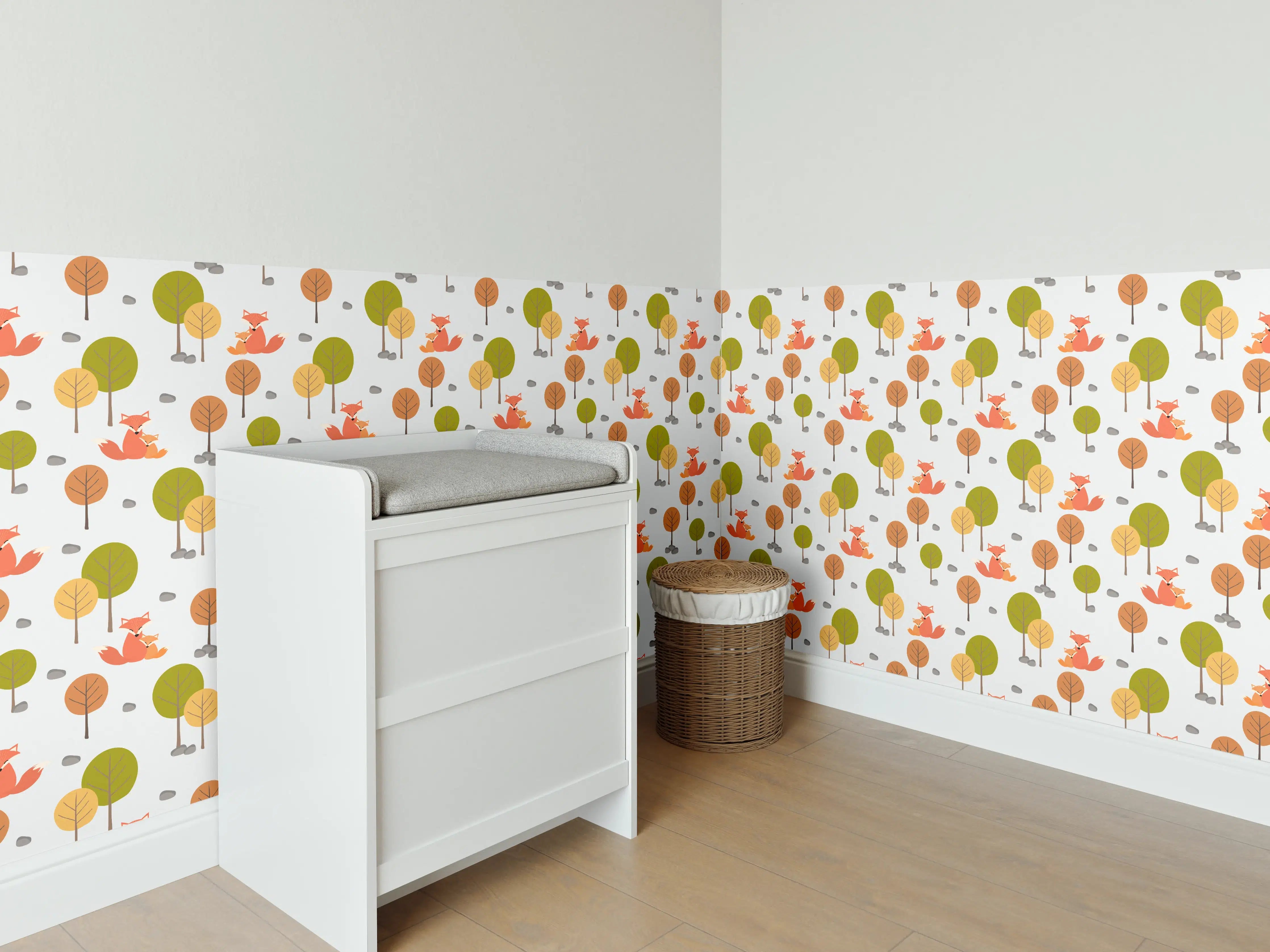Babyzimmer Wandgestaltung - Bunte Baum-Muster mit freundlichen Farben