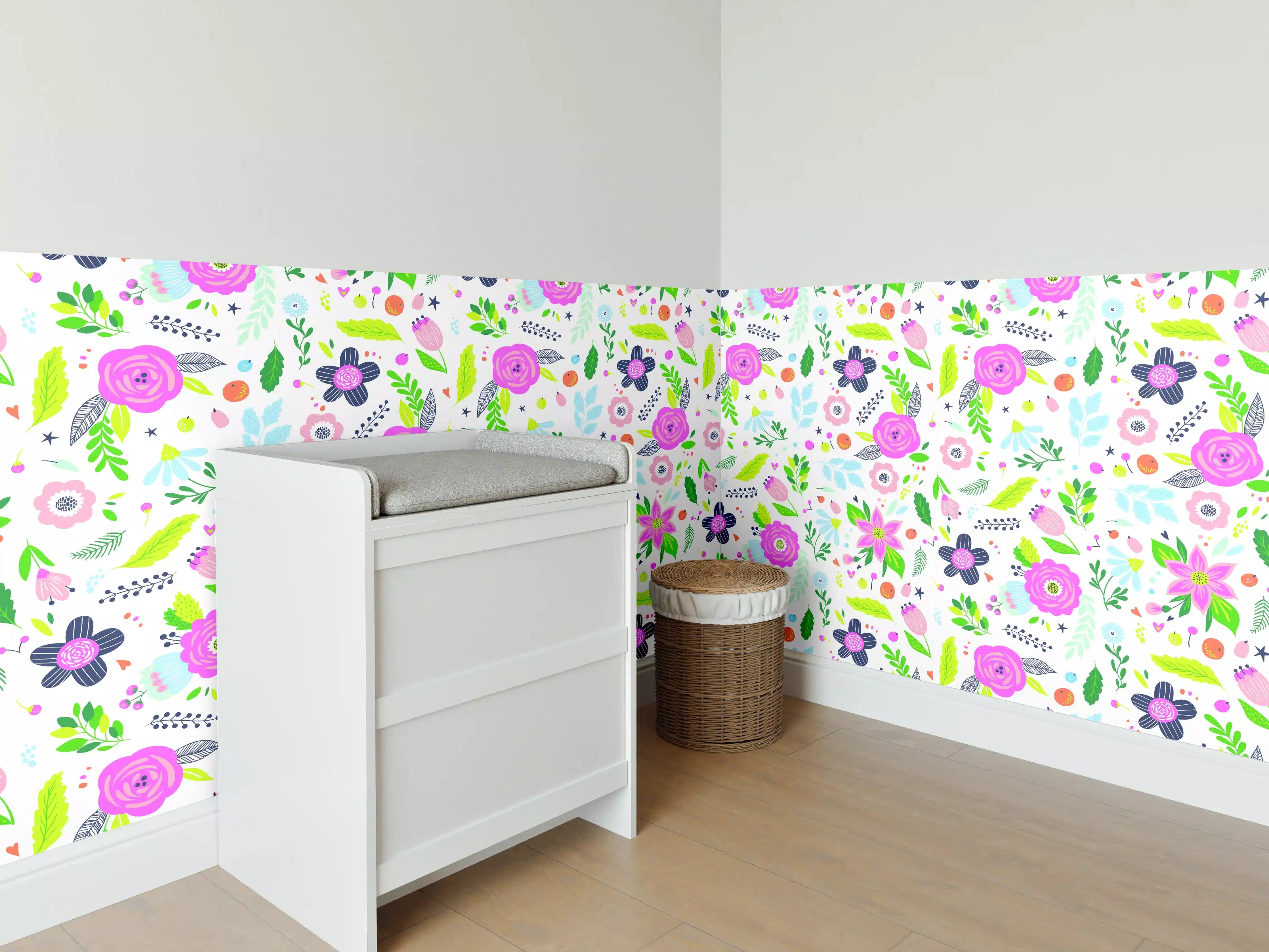 Babyzimmer Wandgestaltung - Bunte Blumen mit Pink- und Lilatönen