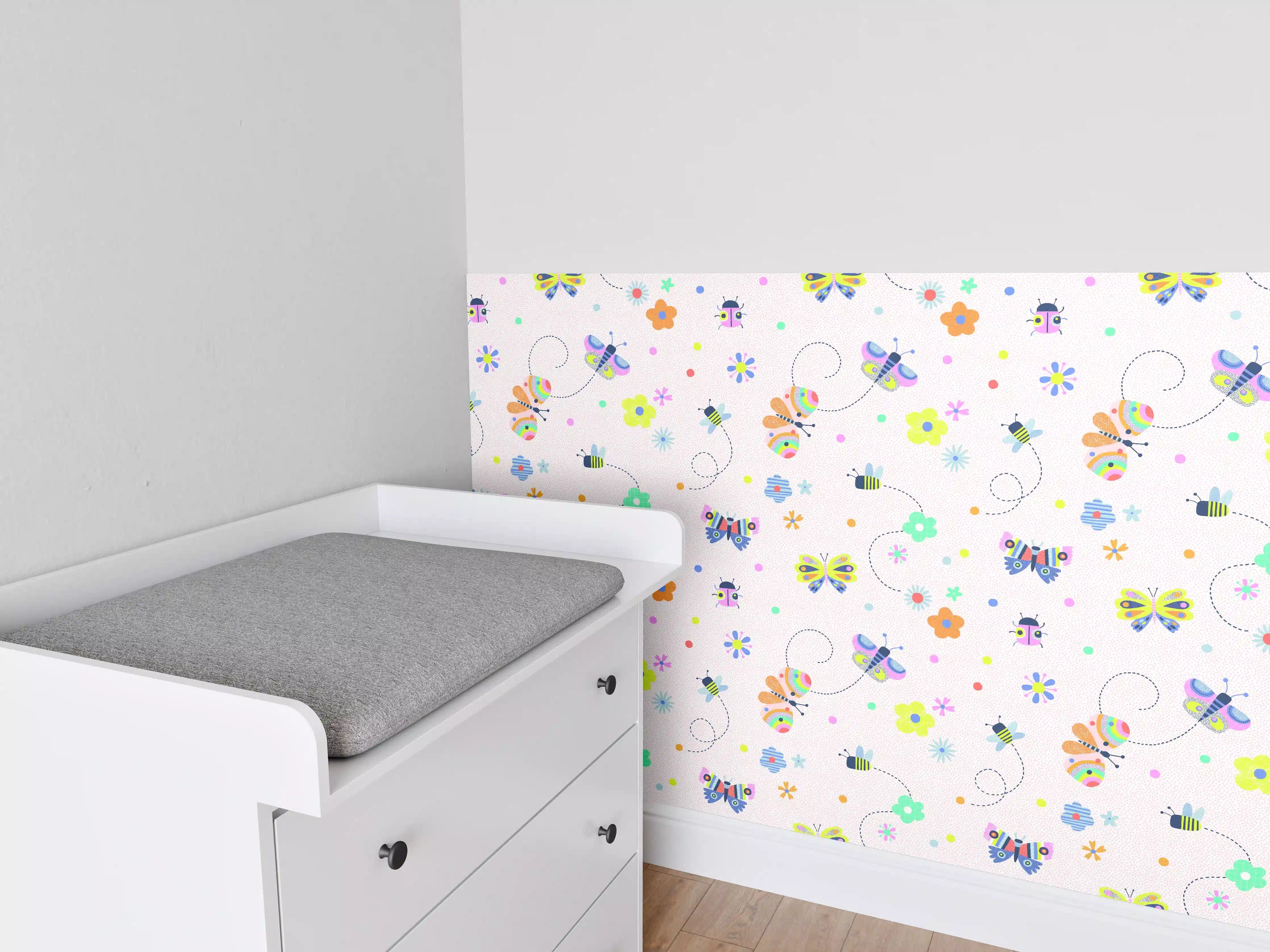 Babyzimmer Wandgestaltung - Bunte Blumen und Insekten Muster