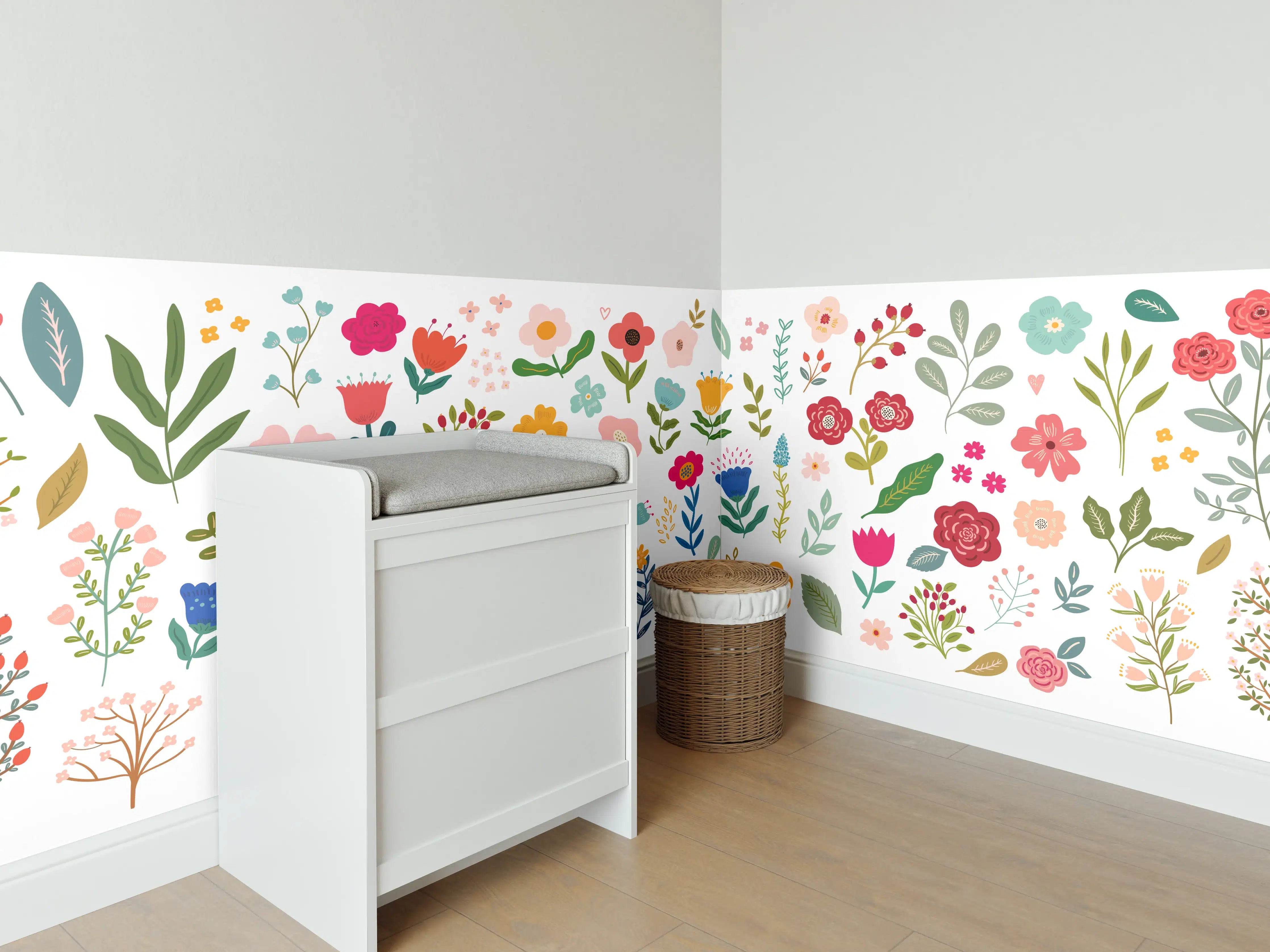 Babyzimmer Wandgestaltung - Bunte Blumenmuster in zarten Pastellfarben