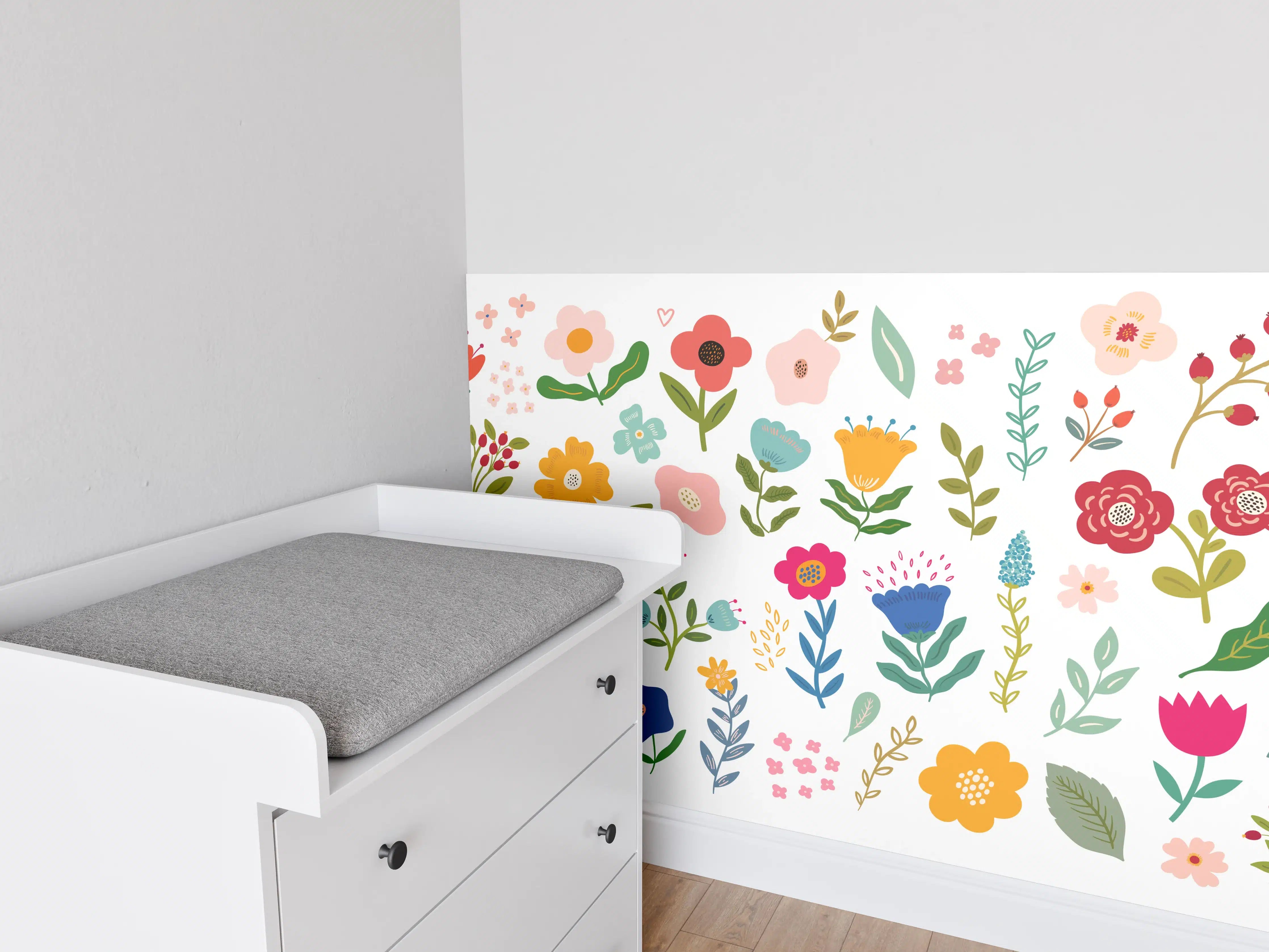 Babyzimmer Wandgestaltung - Bunte Blumenmuster in zarten Pastellfarben
