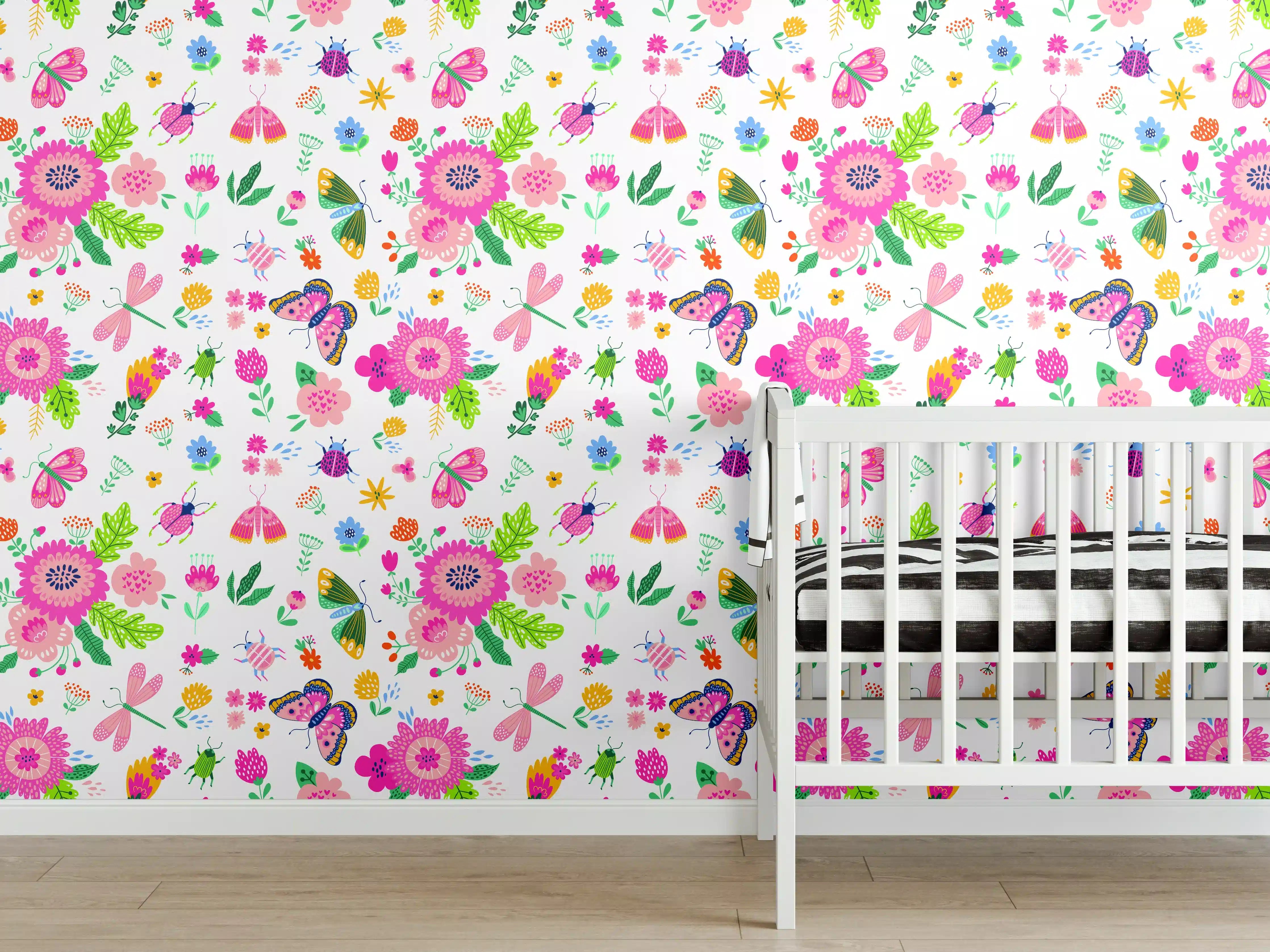 Babyzimmer Wandgestaltung - Bunte Blumenmuster mit Schmetterlingen und Frühlingsfarben