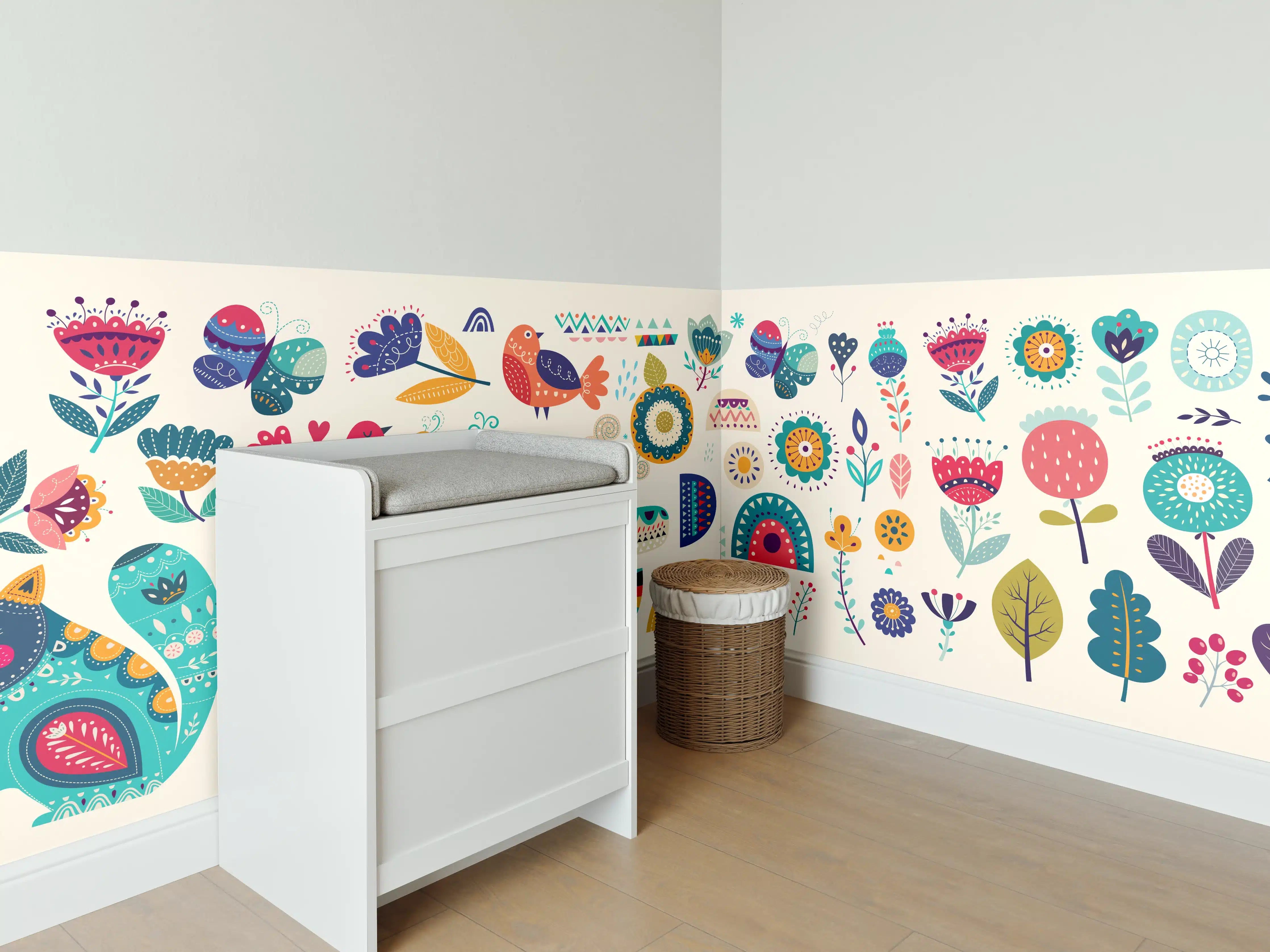 Babyzimmer Wandgestaltung - Bunte Blumenwiese mit Tieren