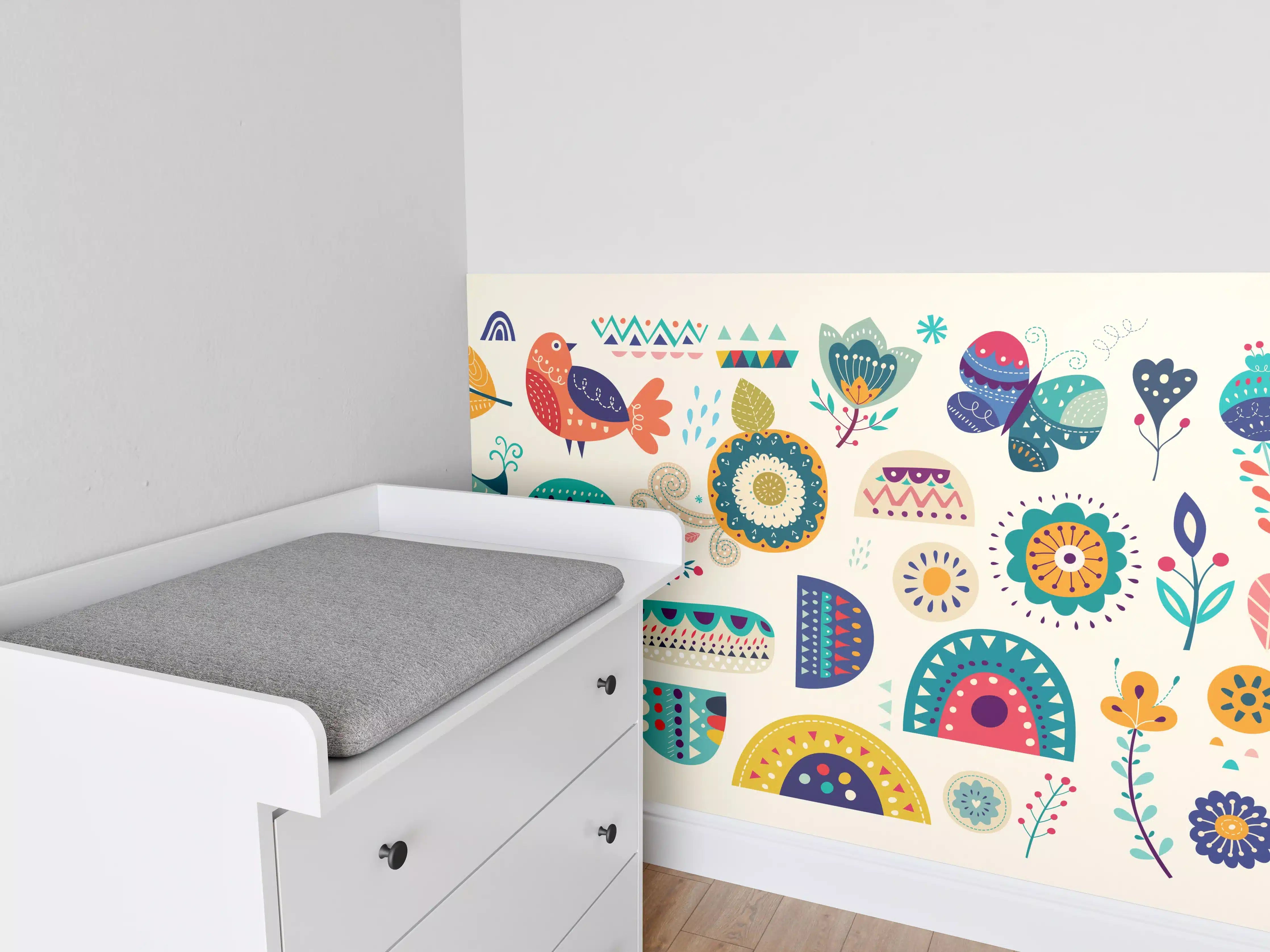 Babyzimmer Wandgestaltung - Bunte Blumenwiese mit Tieren