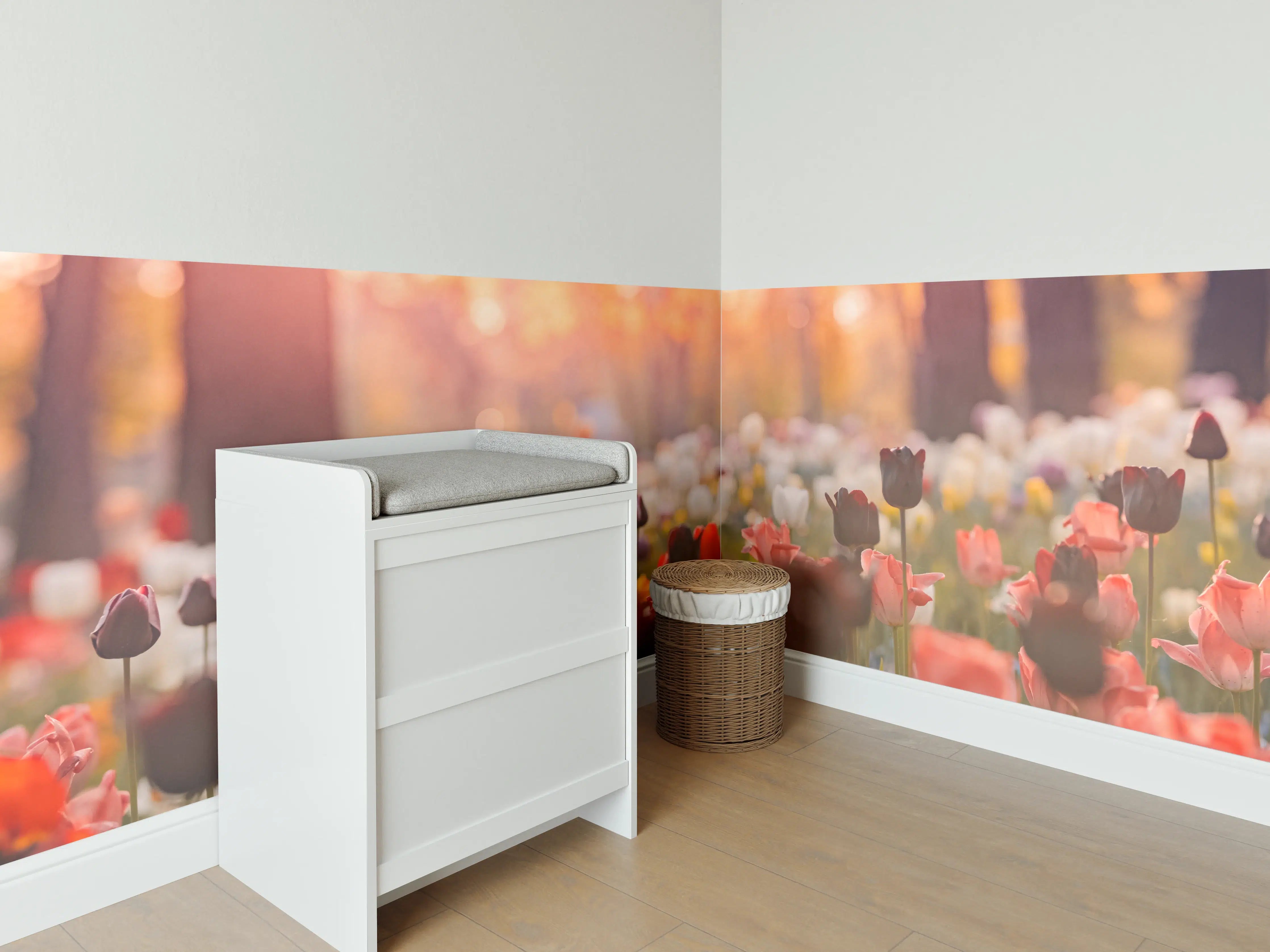 Babyzimmer Wandgestaltung - Bunte Blumenwiese mit Tulpen