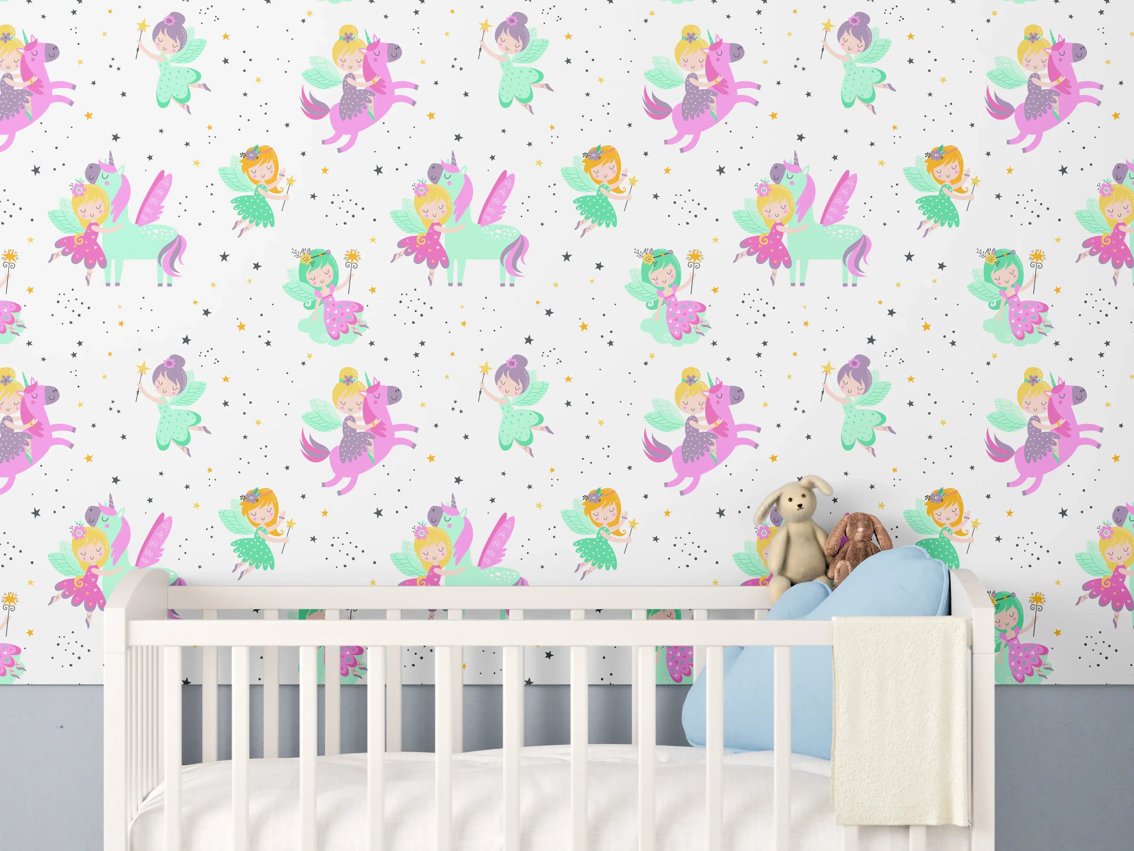 Babyzimmer Wandgestaltung - Bunte Einhorn- und Fee-Motive im Muster