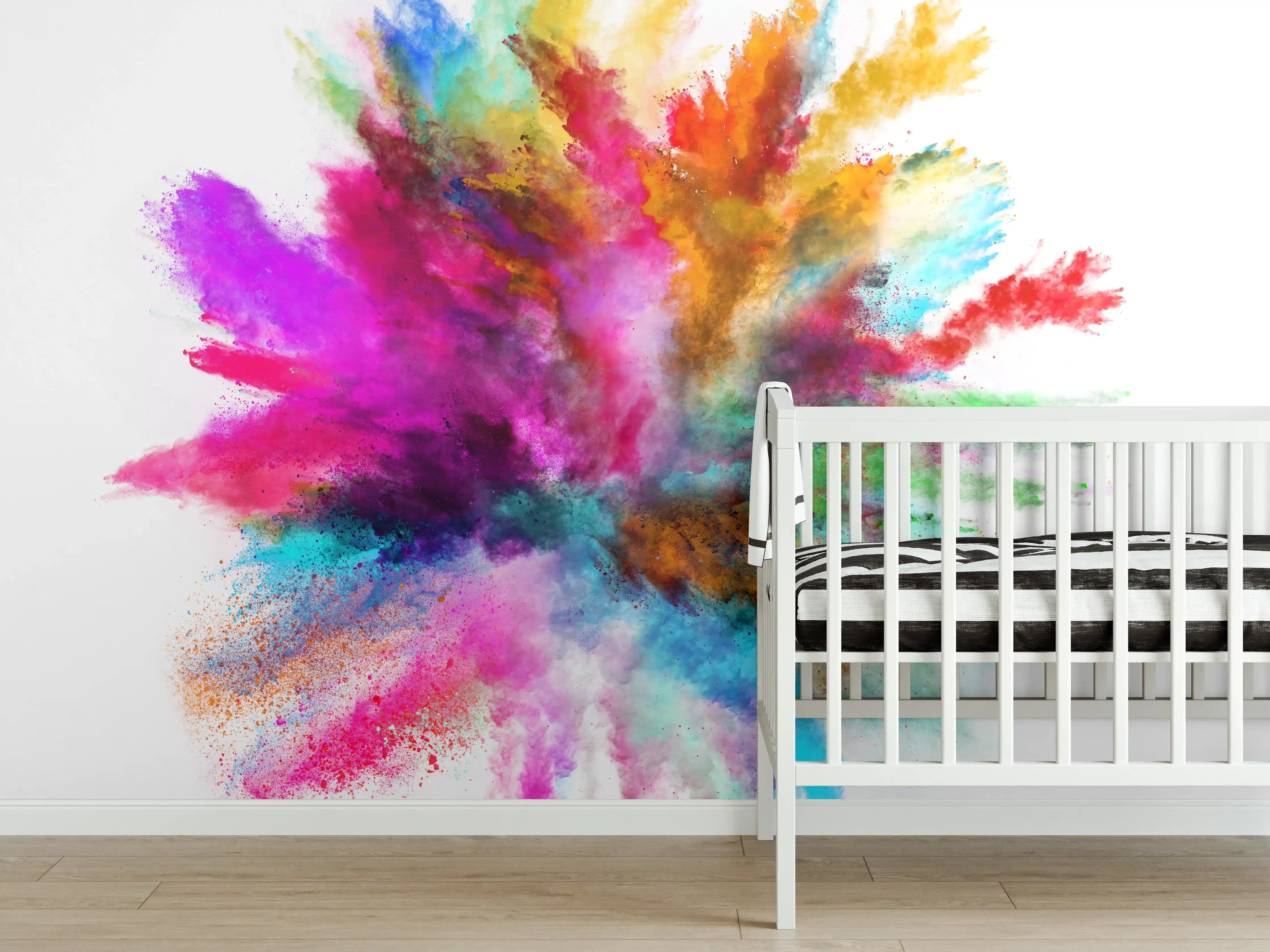 Babyzimmer Wandgestaltung - Bunte Farbexplosion auf weißen Hintergrund