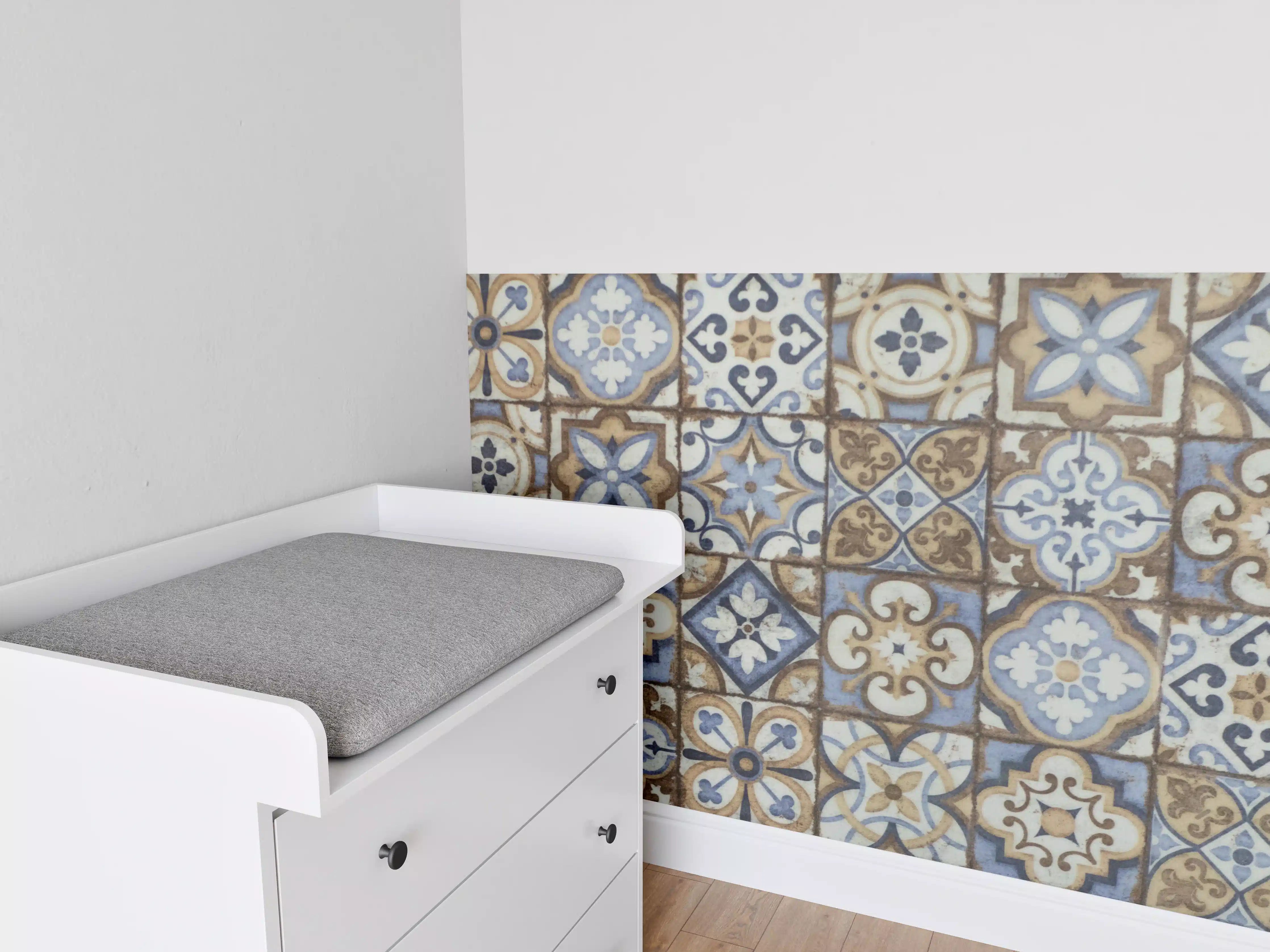 Babyzimmer Wandgestaltung - Bunte Fliesenmuster mit nostalgischem Charme
