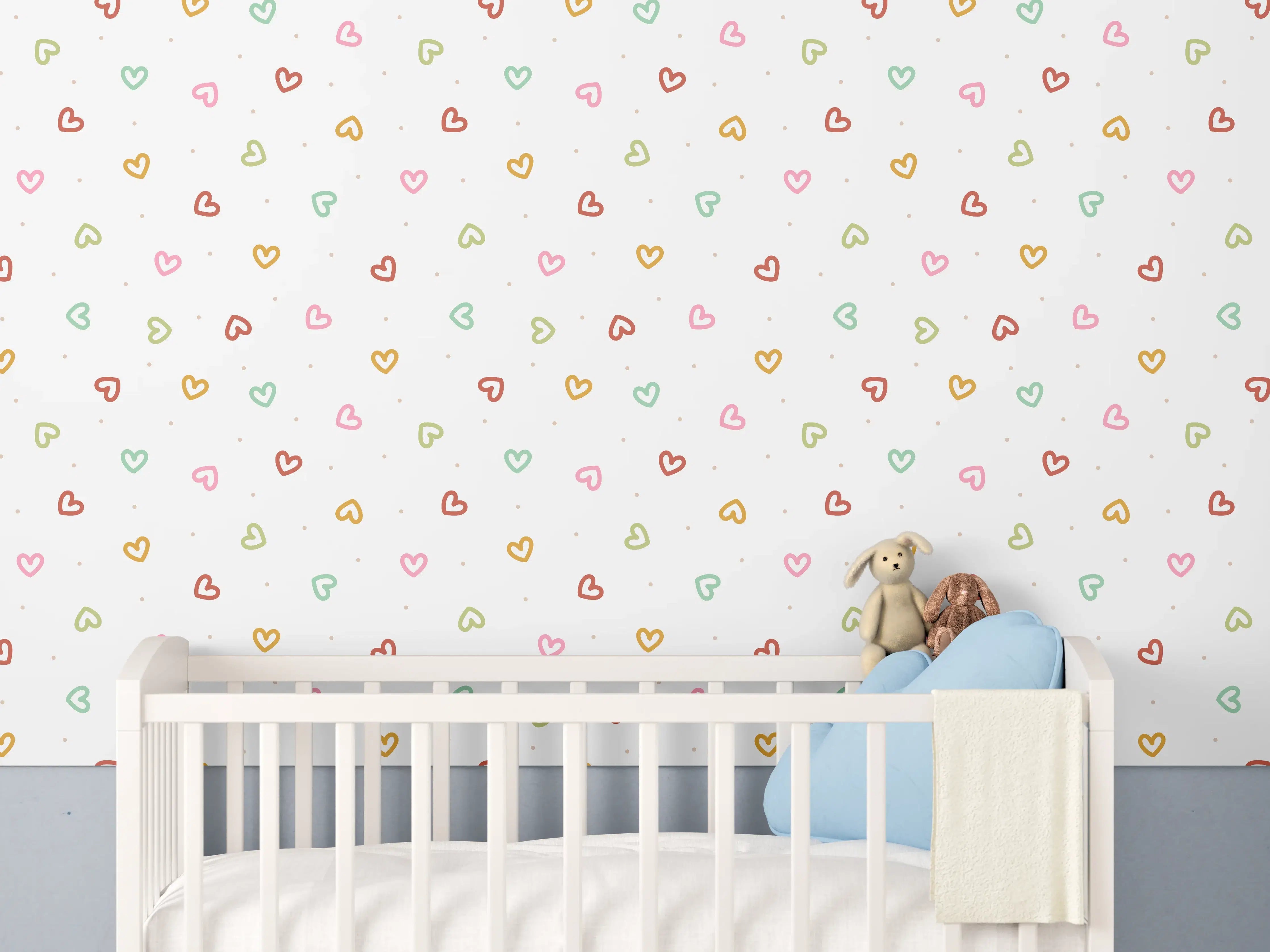 Babyzimmer Wandgestaltung - Bunte Herzchen auf weißem Hintergrund