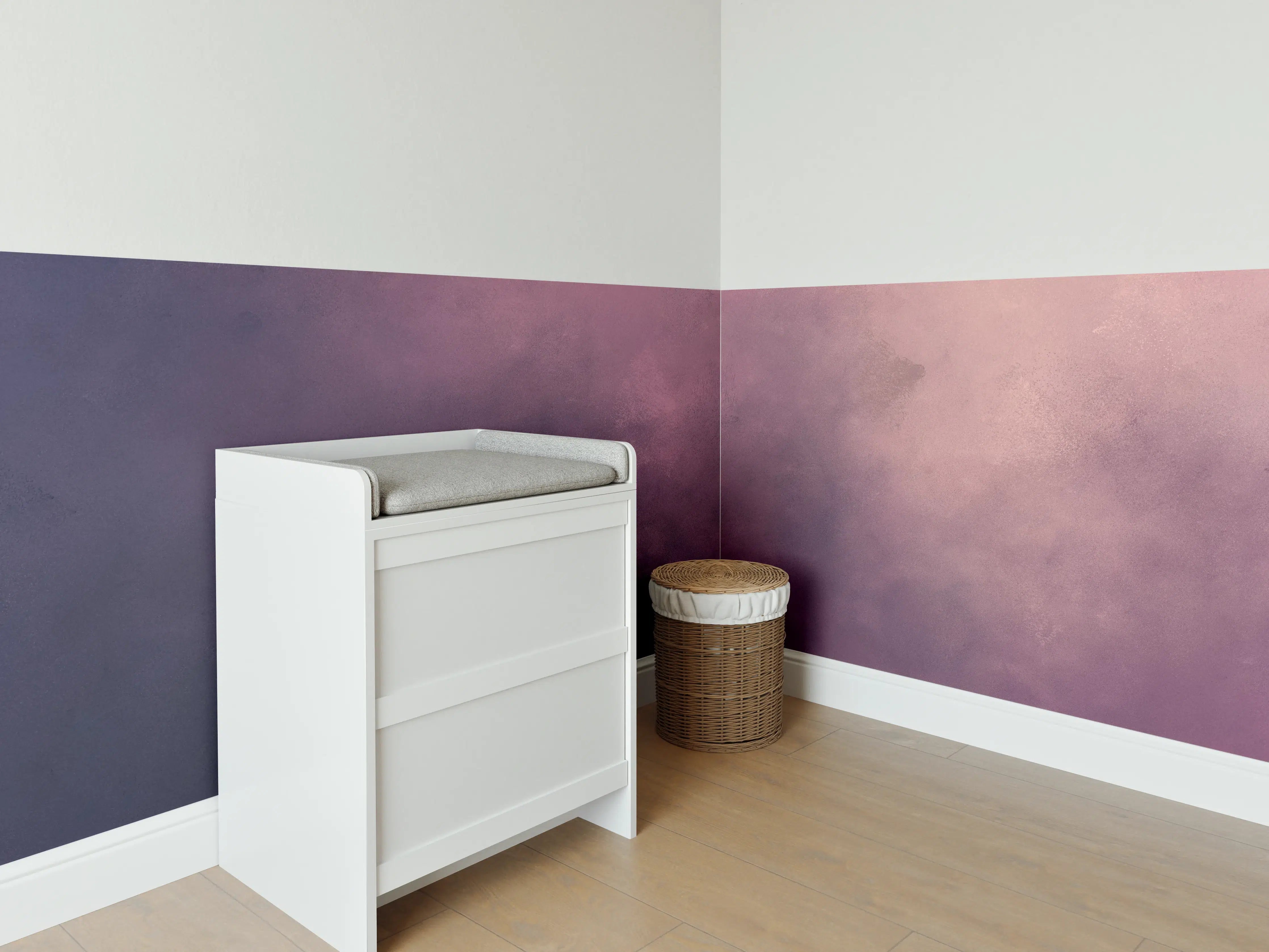 Babyzimmer Wandgestaltung - Bunte Himmelstöne in Violett und Rosa