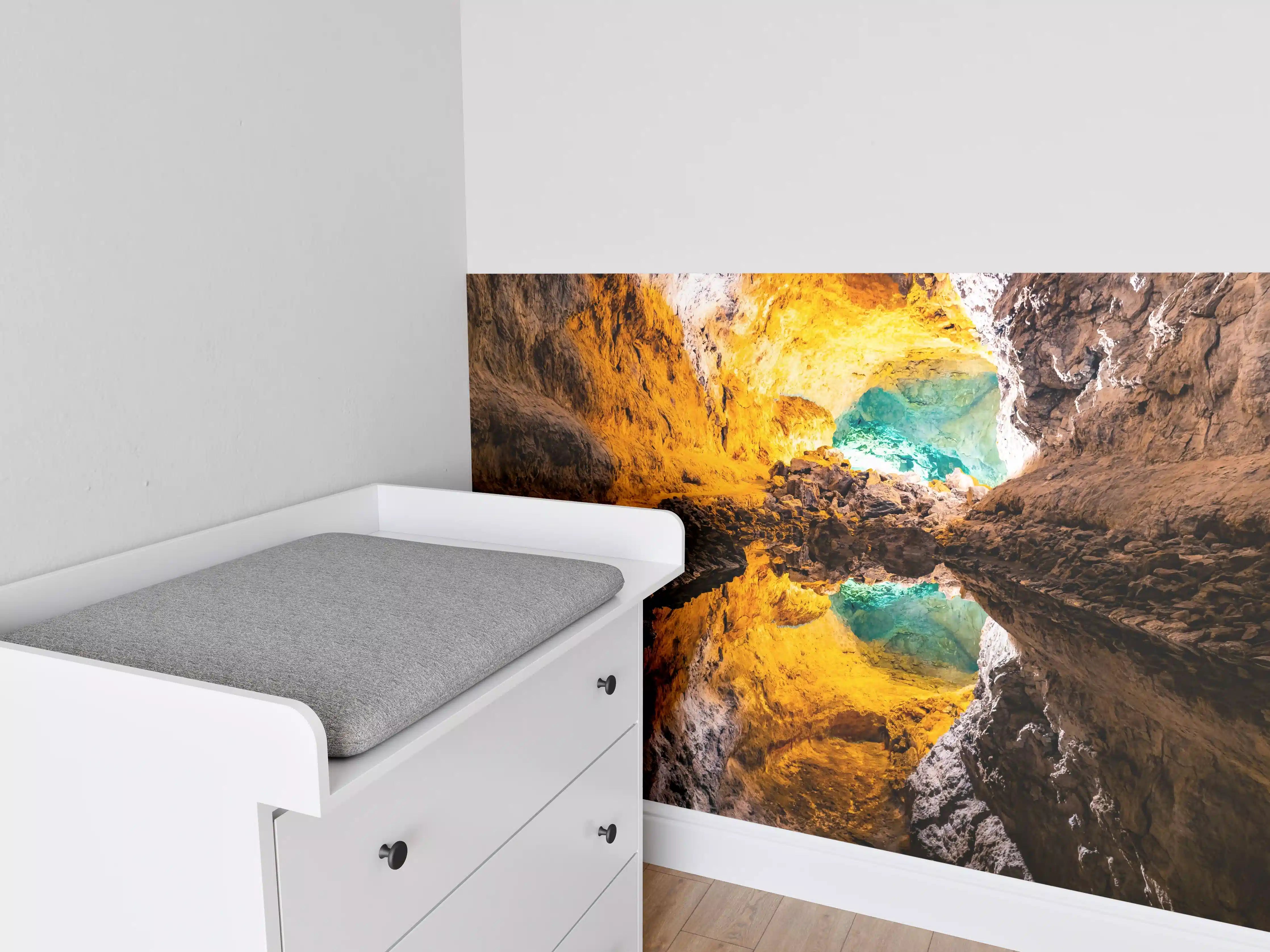 Babyzimmer Wandgestaltung - Bunte Lavaröhre in Spanien