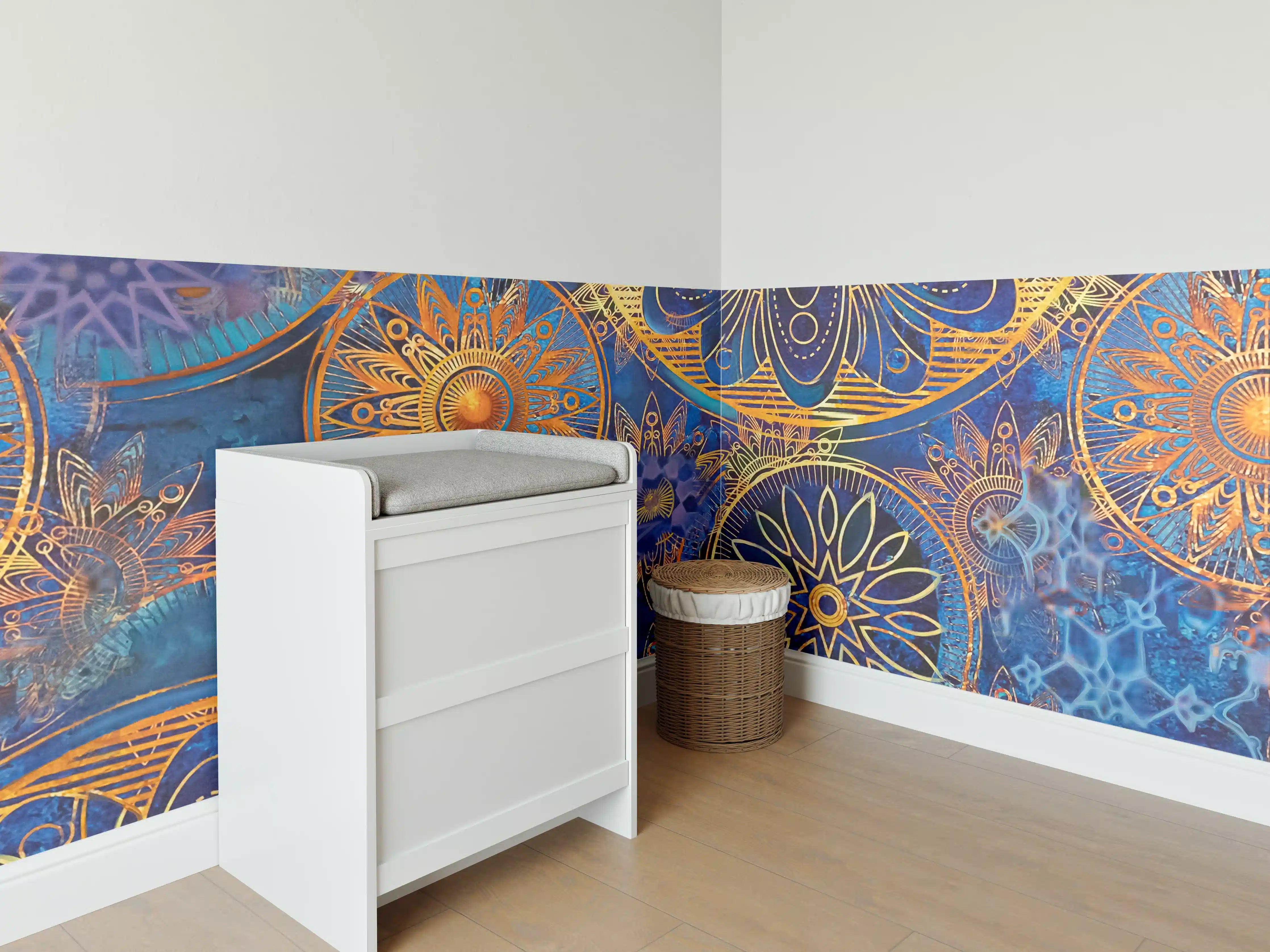 Babyzimmer Wandgestaltung - Bunte Mandala-Designs mit goldenen Akzenten