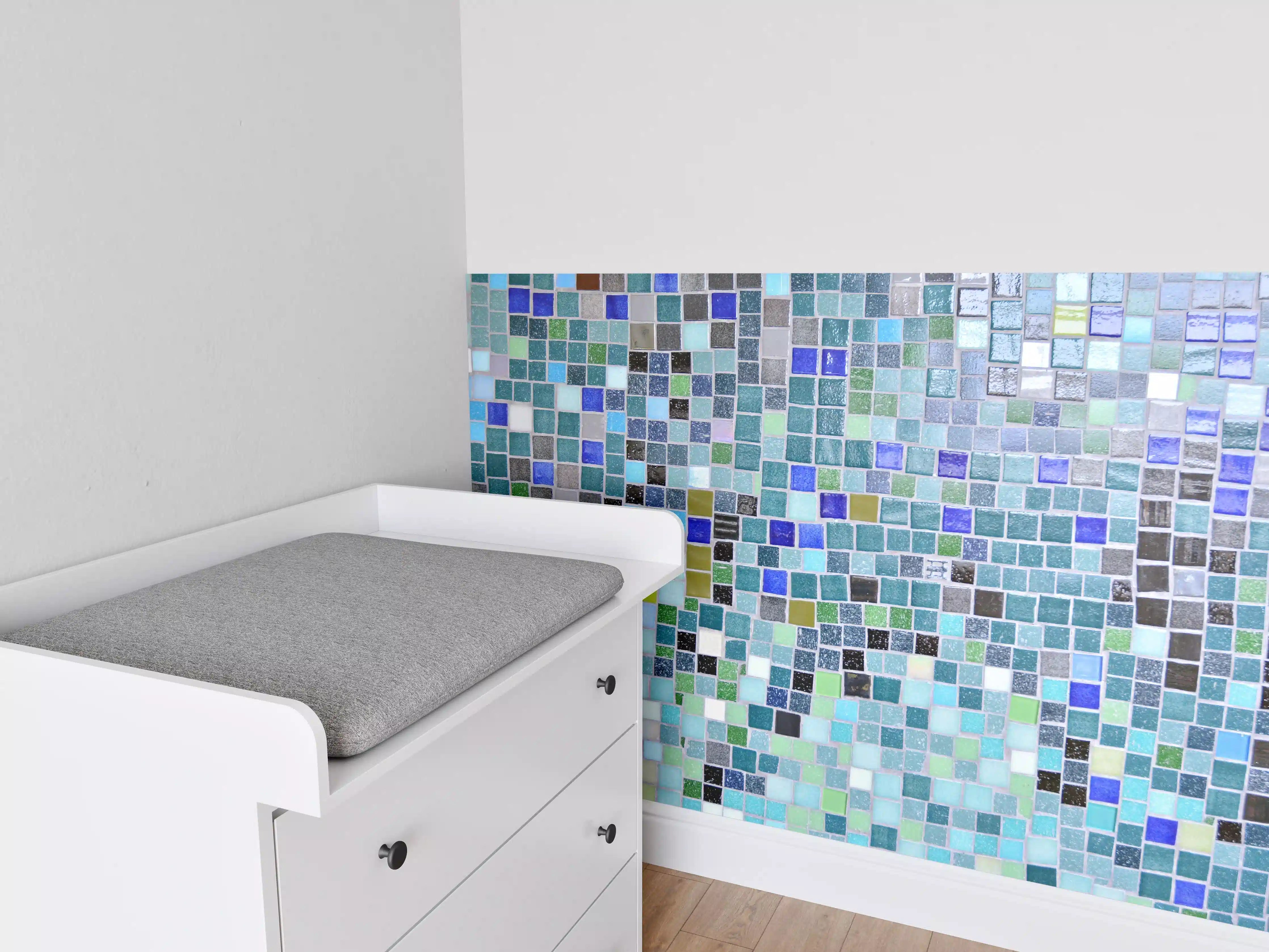 Babyzimmer Wandgestaltung - Bunte Mosaikfliesen-Wand