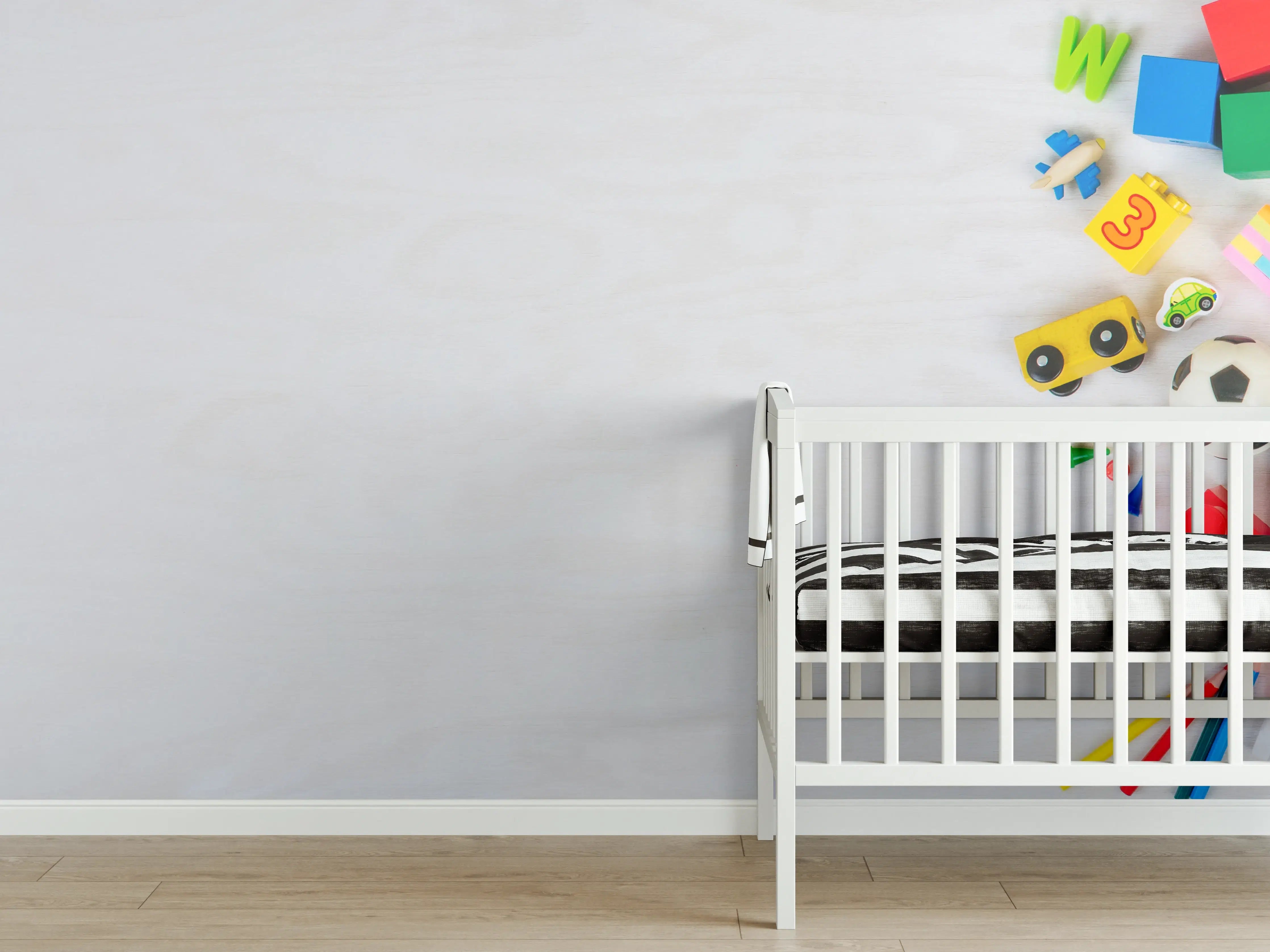 Babyzimmer Wandgestaltung - Bunte Spielzeugvielfalt