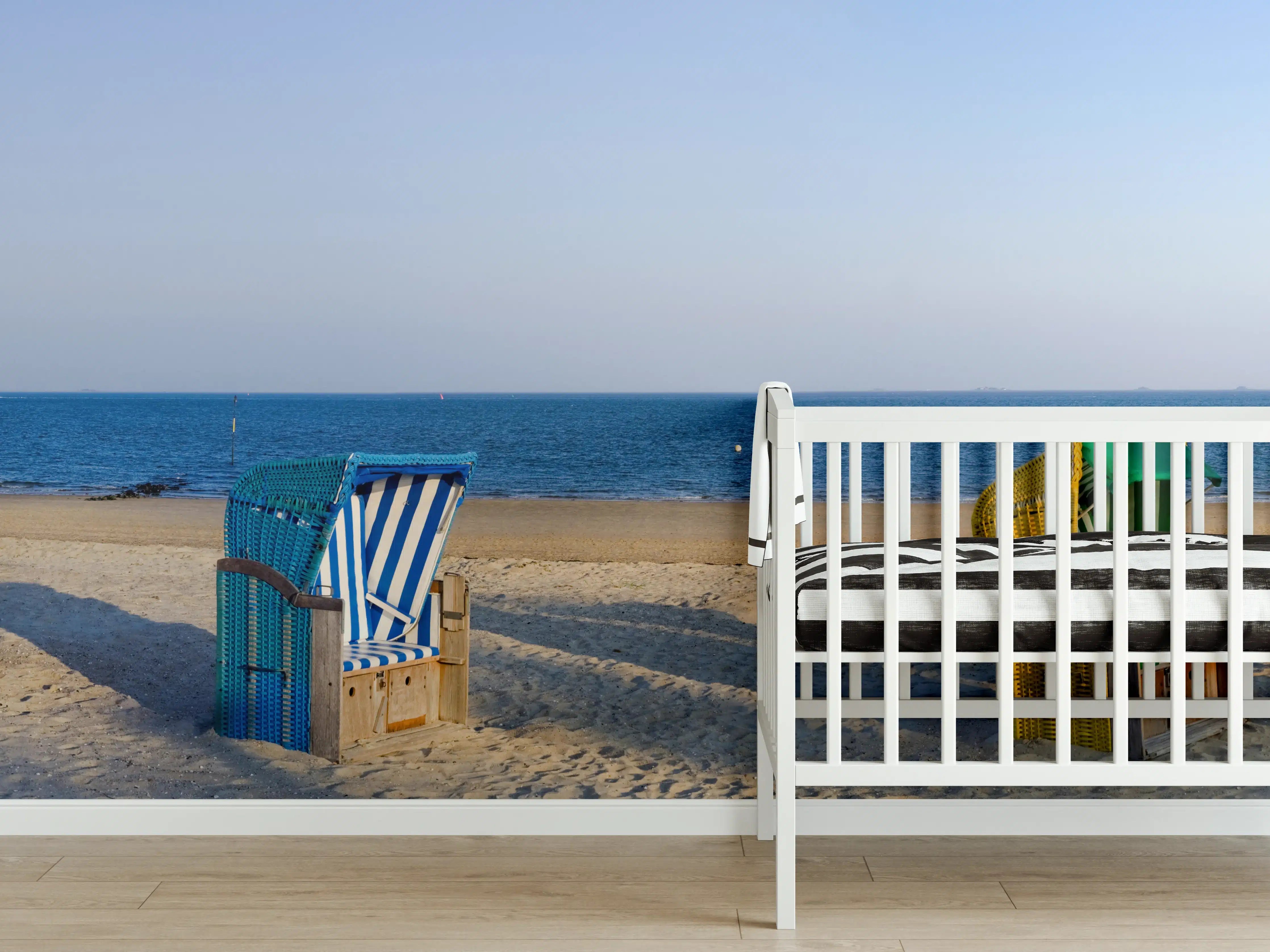 Babyzimmer Wandgestaltung - Bunte Strandkörbe am Meer