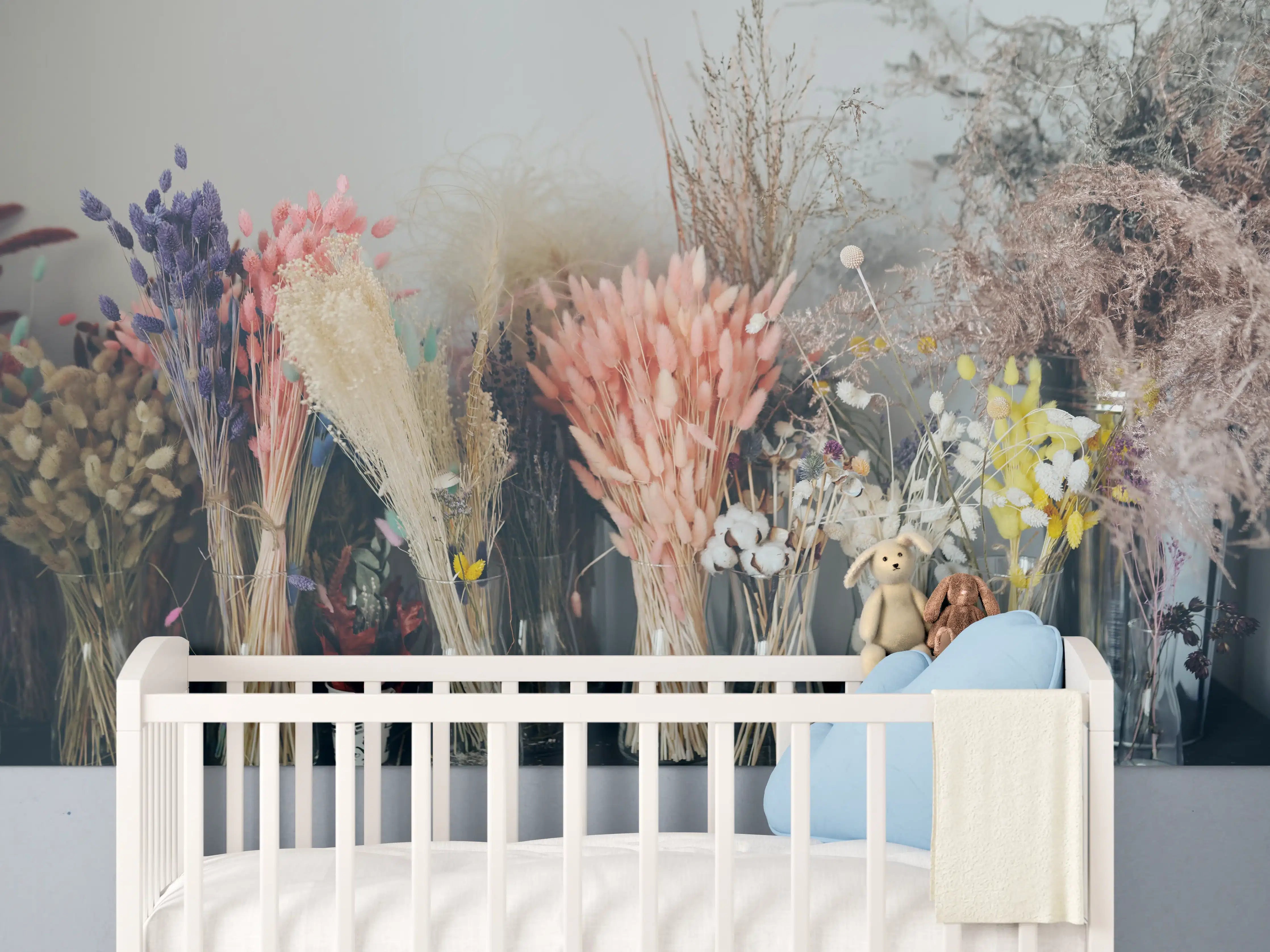 Babyzimmer Wandgestaltung - Bunte Trockenblumen im Regal