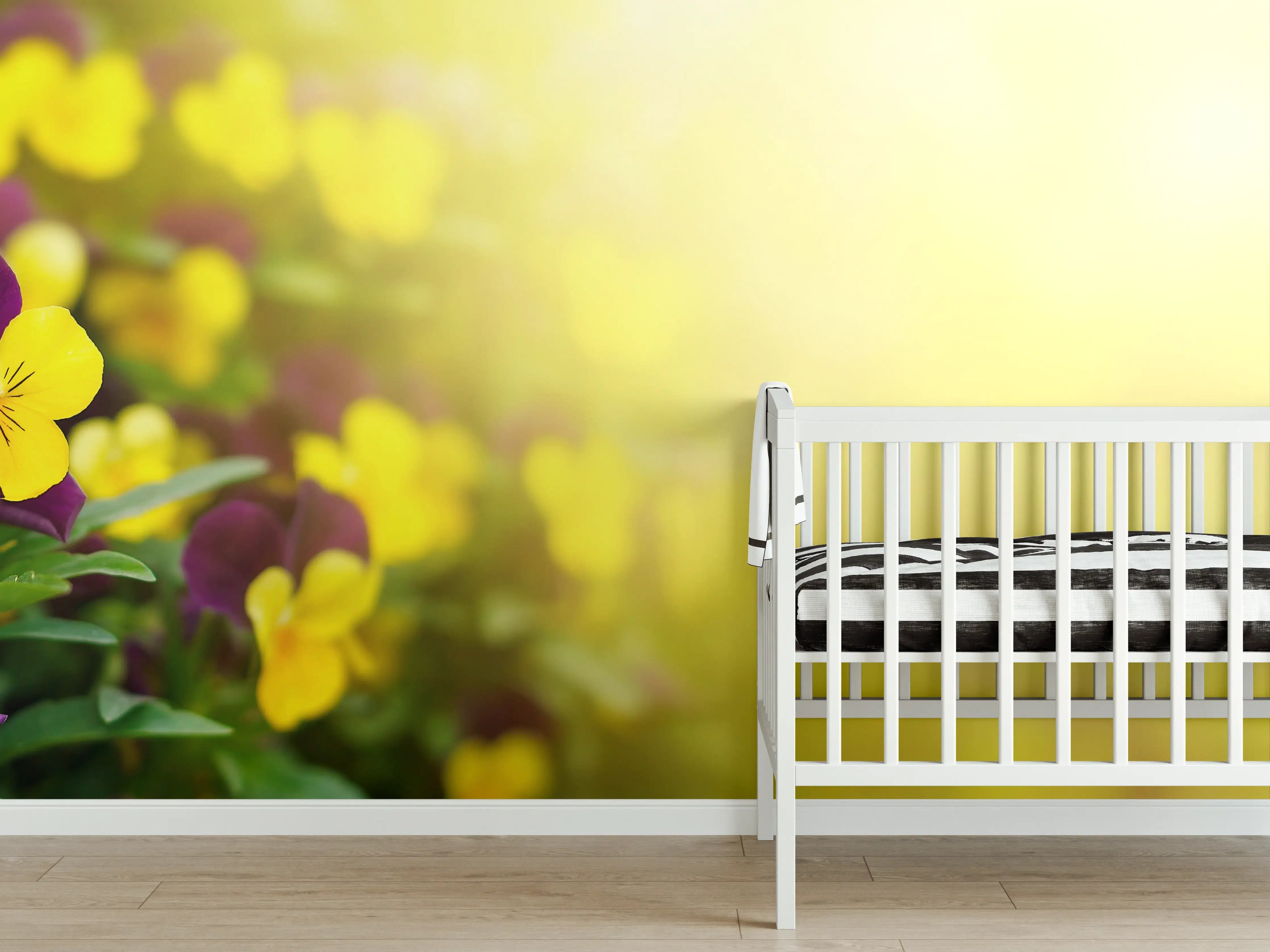 Babyzimmer Wandgestaltung - Bunte Veilchen auf grünem Laub