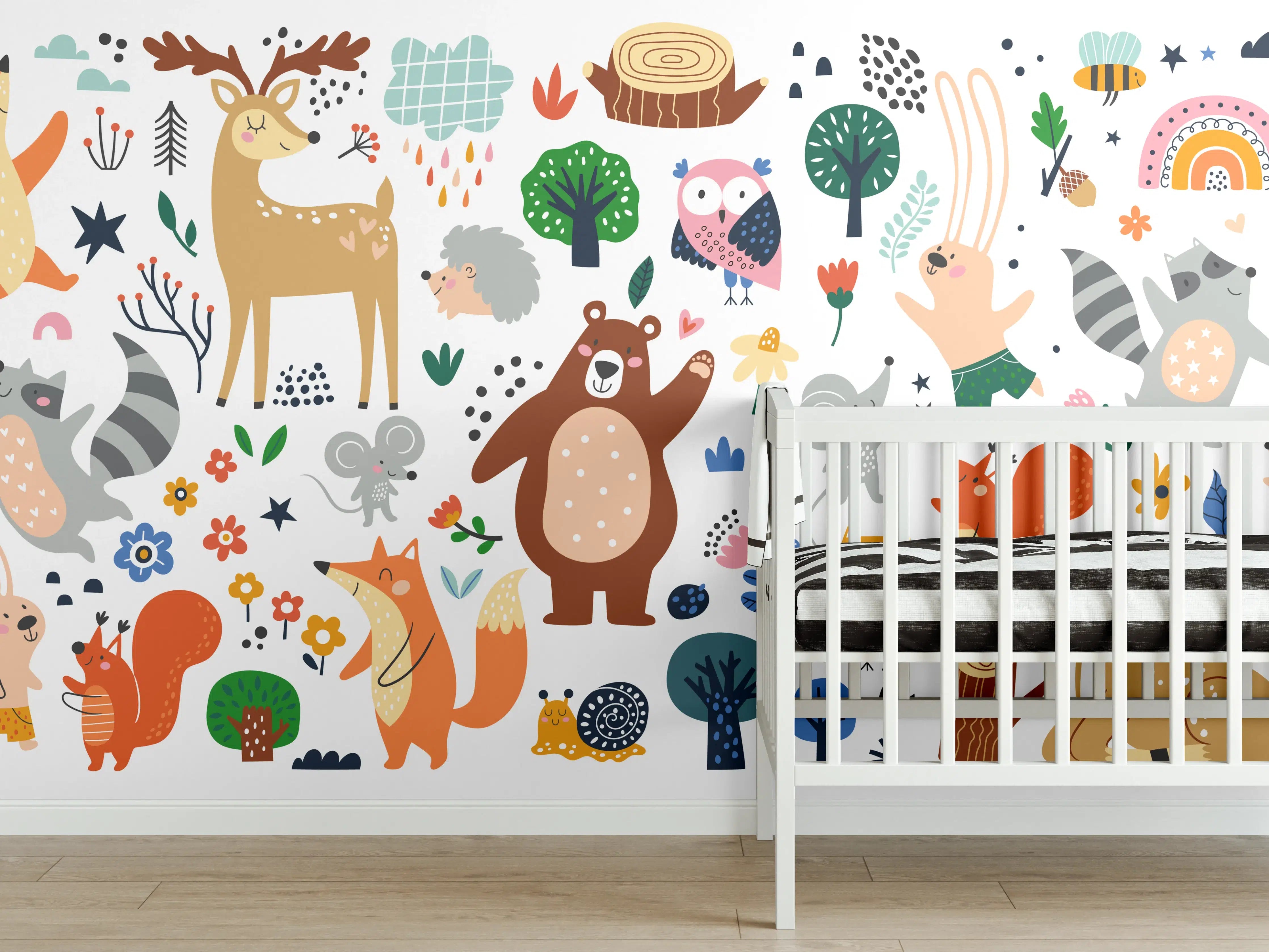 Babyzimmer Wandgestaltung - Bunte Waldtiere in fröhlicher Szenerie