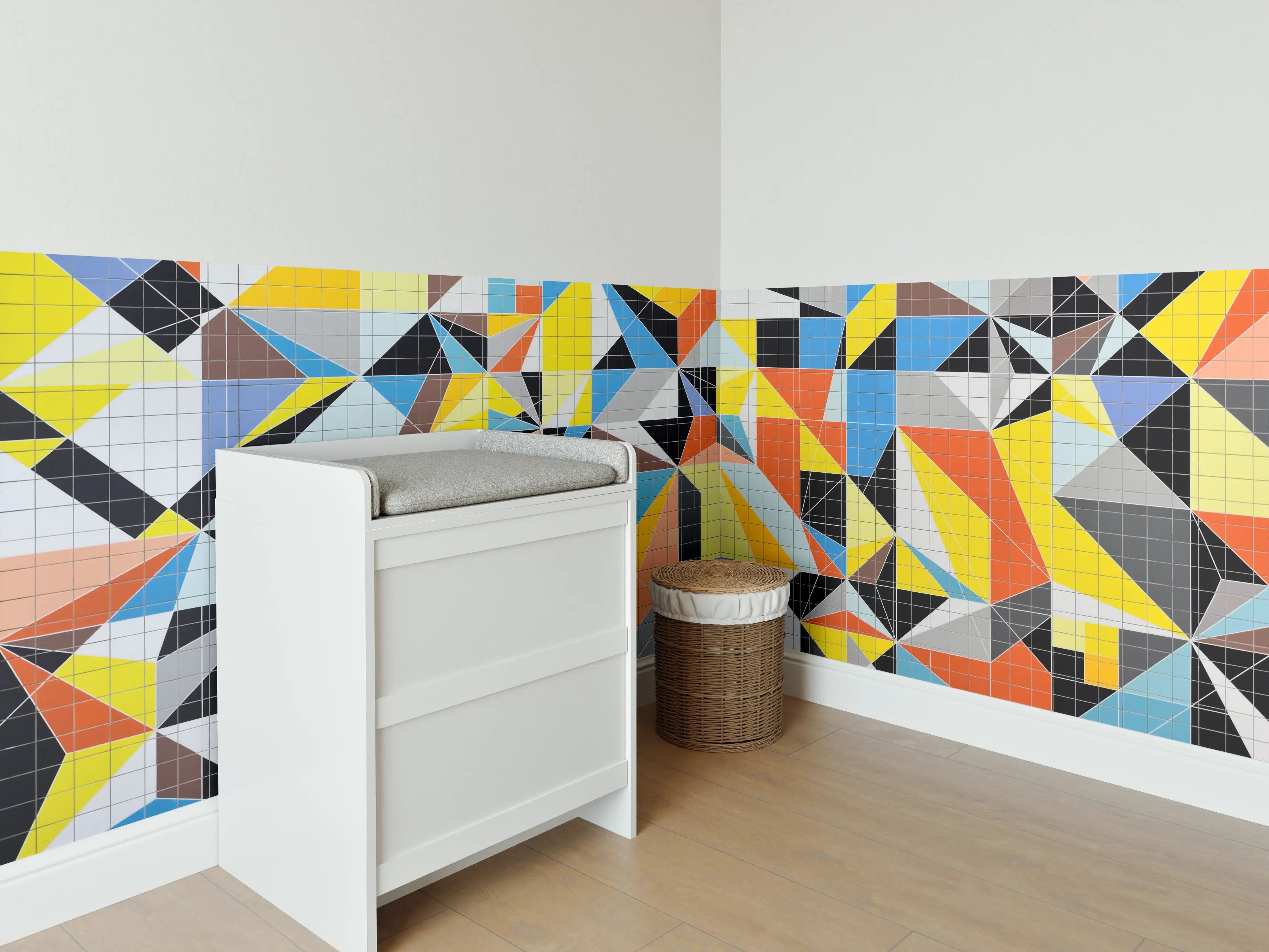 Babyzimmer Wandgestaltung - Bunte geometrische Muster in abstrakter Kunst