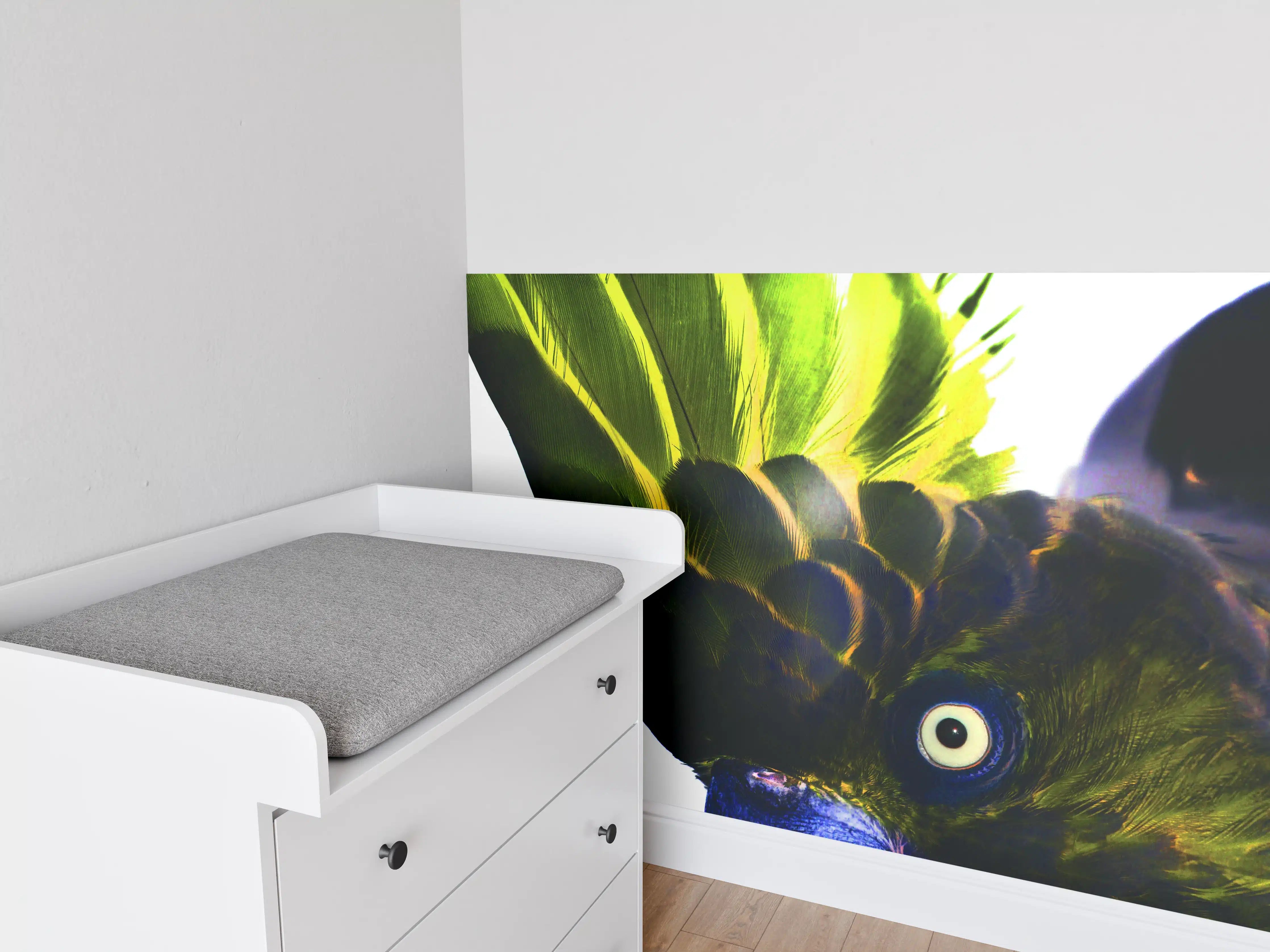 Babyzimmer Wandgestaltung - Bunter Papagei Nahaufnahme