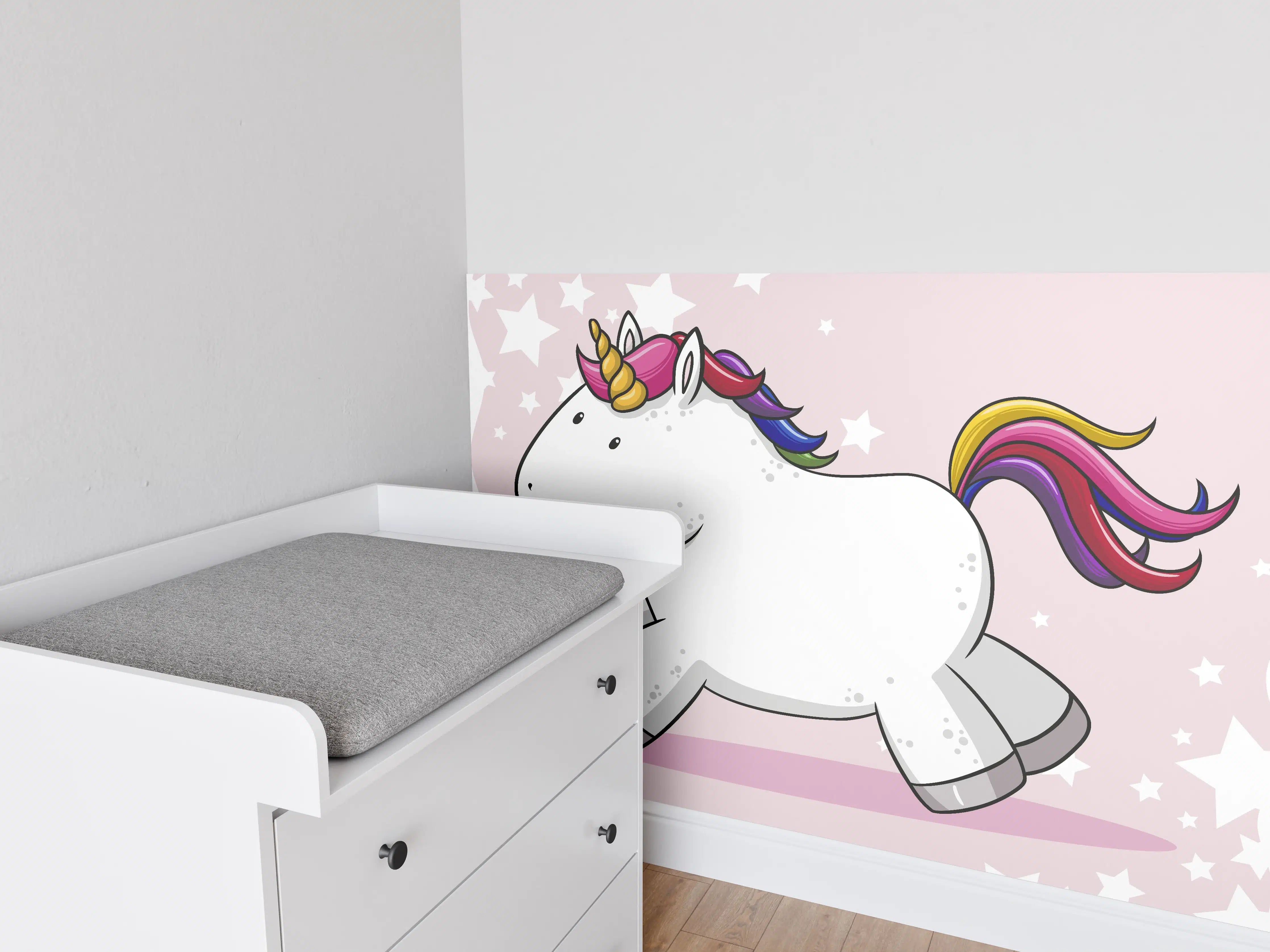 Babyzimmer Wandgestaltung - Buntes Einhorn Plüschtier Design