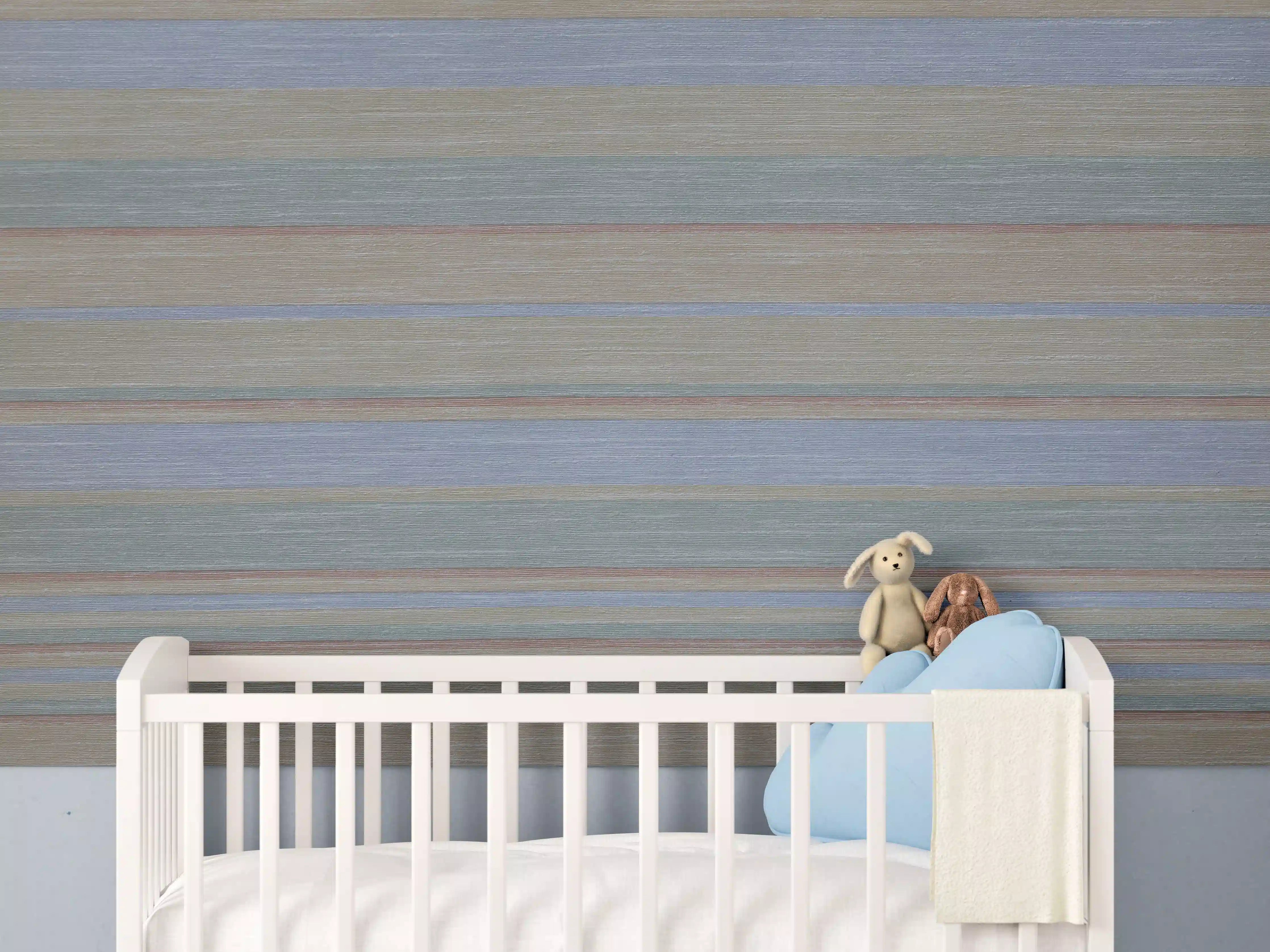 Babyzimmer Wandgestaltung - Buntes Streifenmuster auf Grunge-Papier