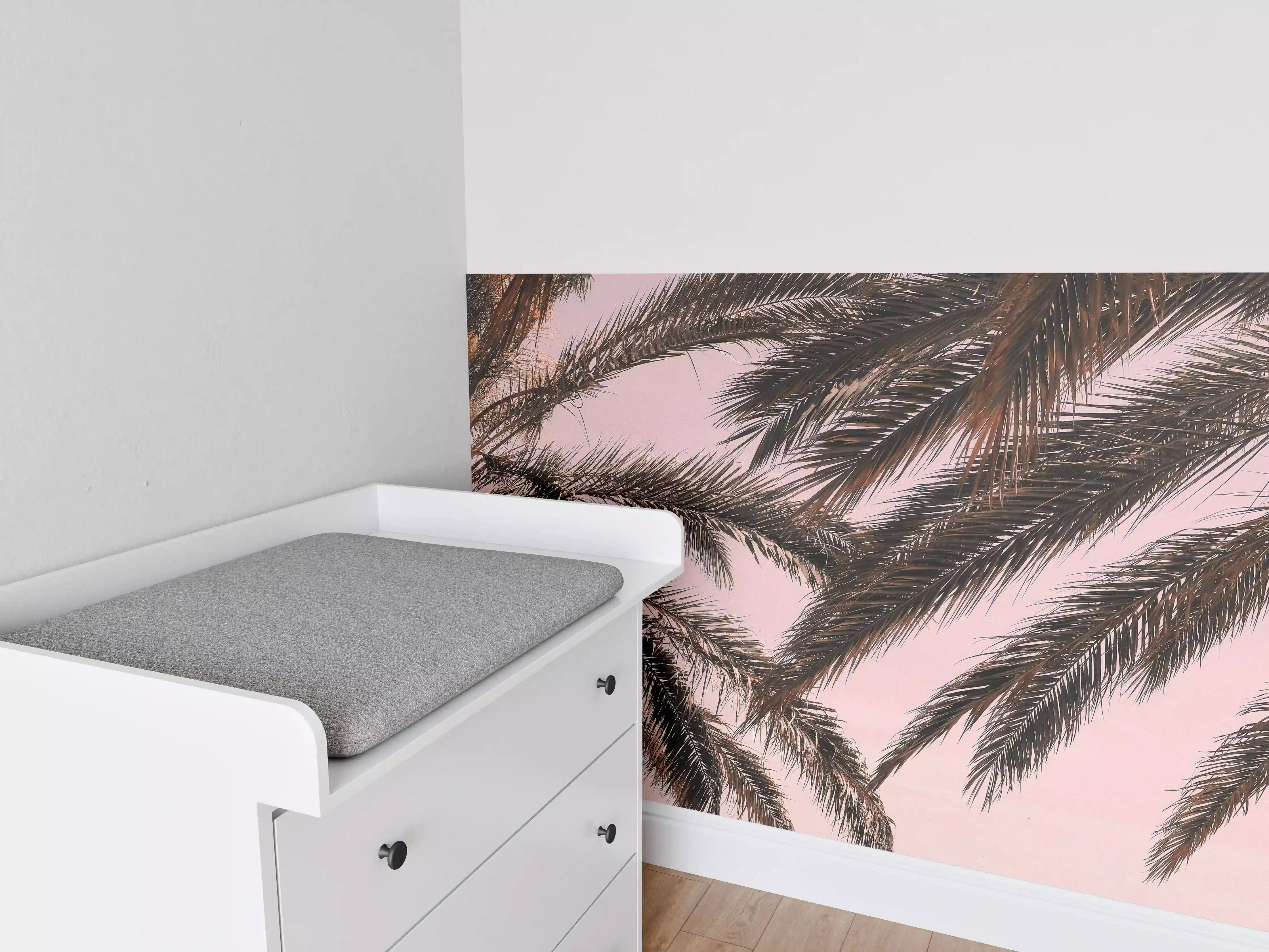 Babyzimmer Wandgestaltung - Dämmerung am grauen Palmenstrand