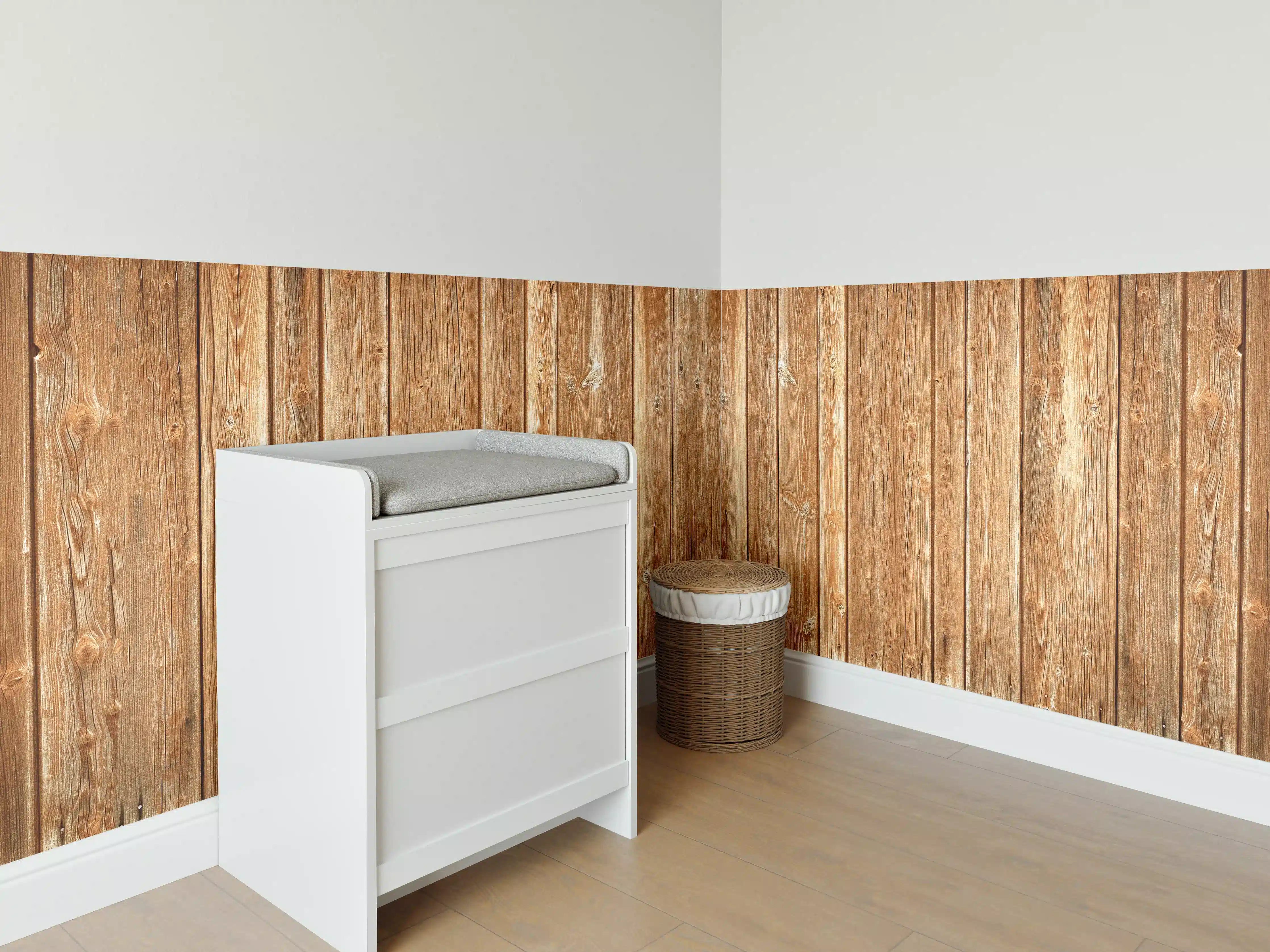 Babyzimmer Wandgestaltung - Dünne vertikale Holzplatten