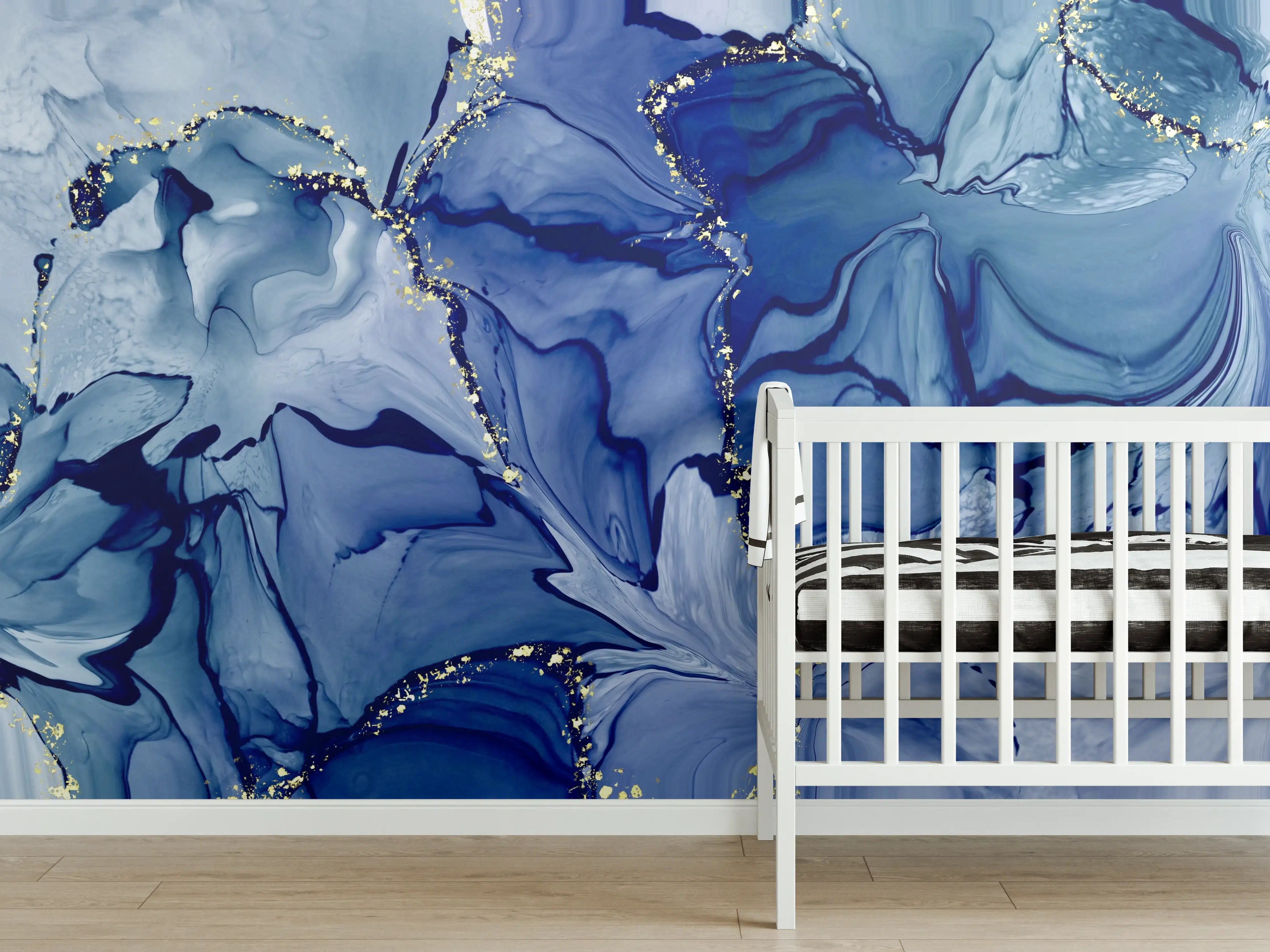 Babyzimmer Wandgestaltung - Dunkelblaue Tinte mit Goldelementen
