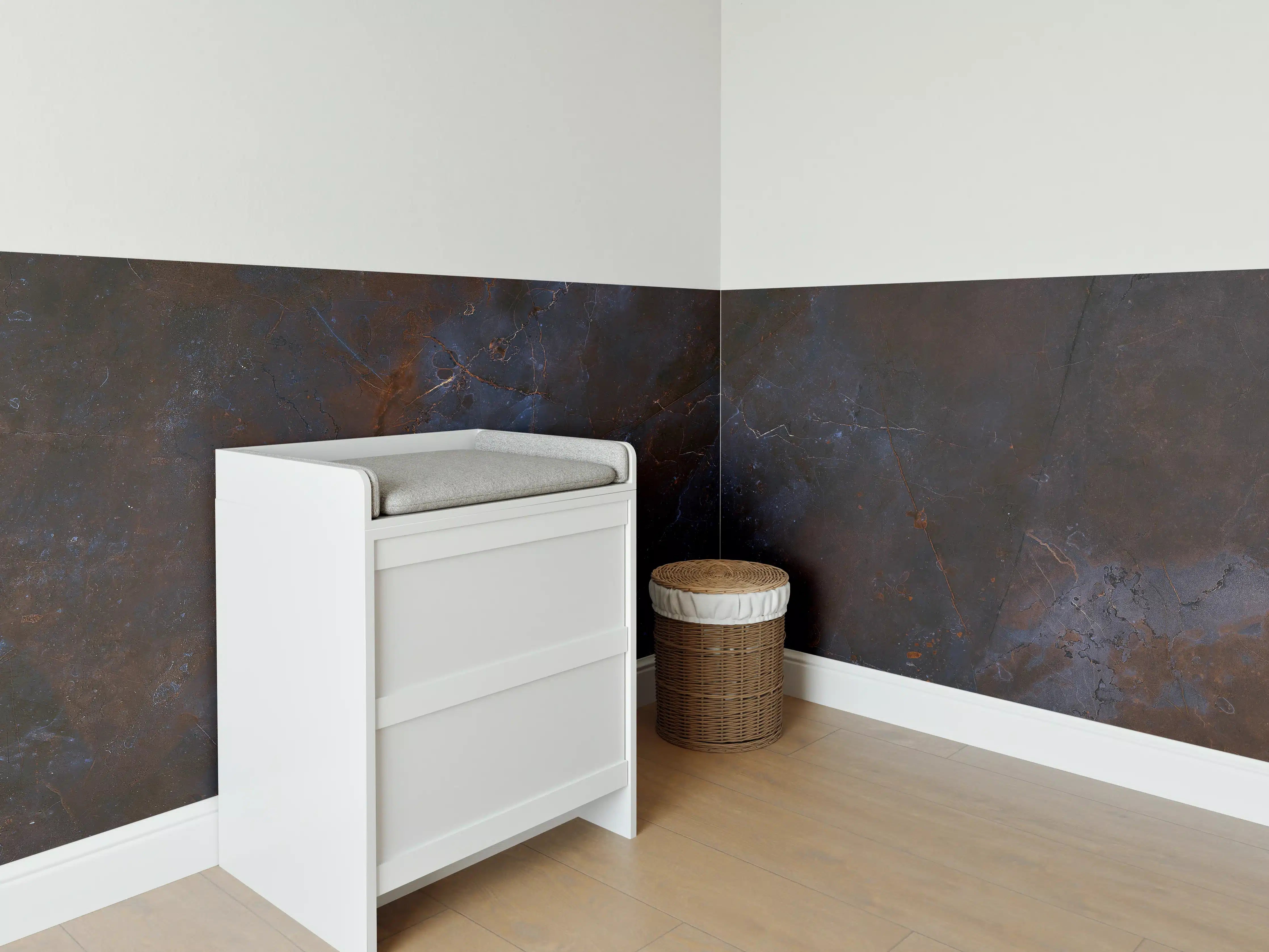 Babyzimmer Wandgestaltung - Dunkelblauer schwarzer Schiefermarmor