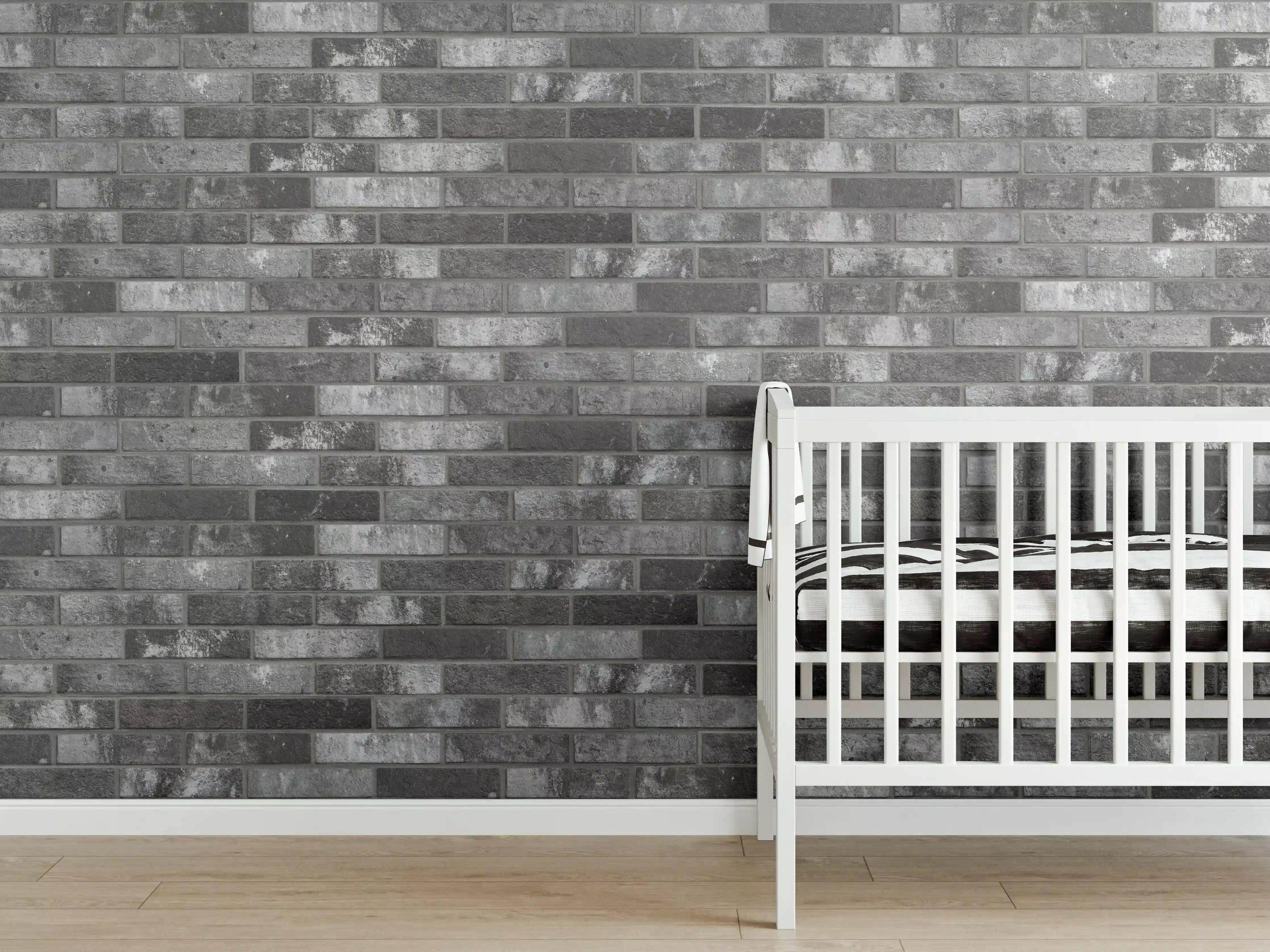 Babyzimmer Wandgestaltung - Dunkelgraue Backsteinmauer