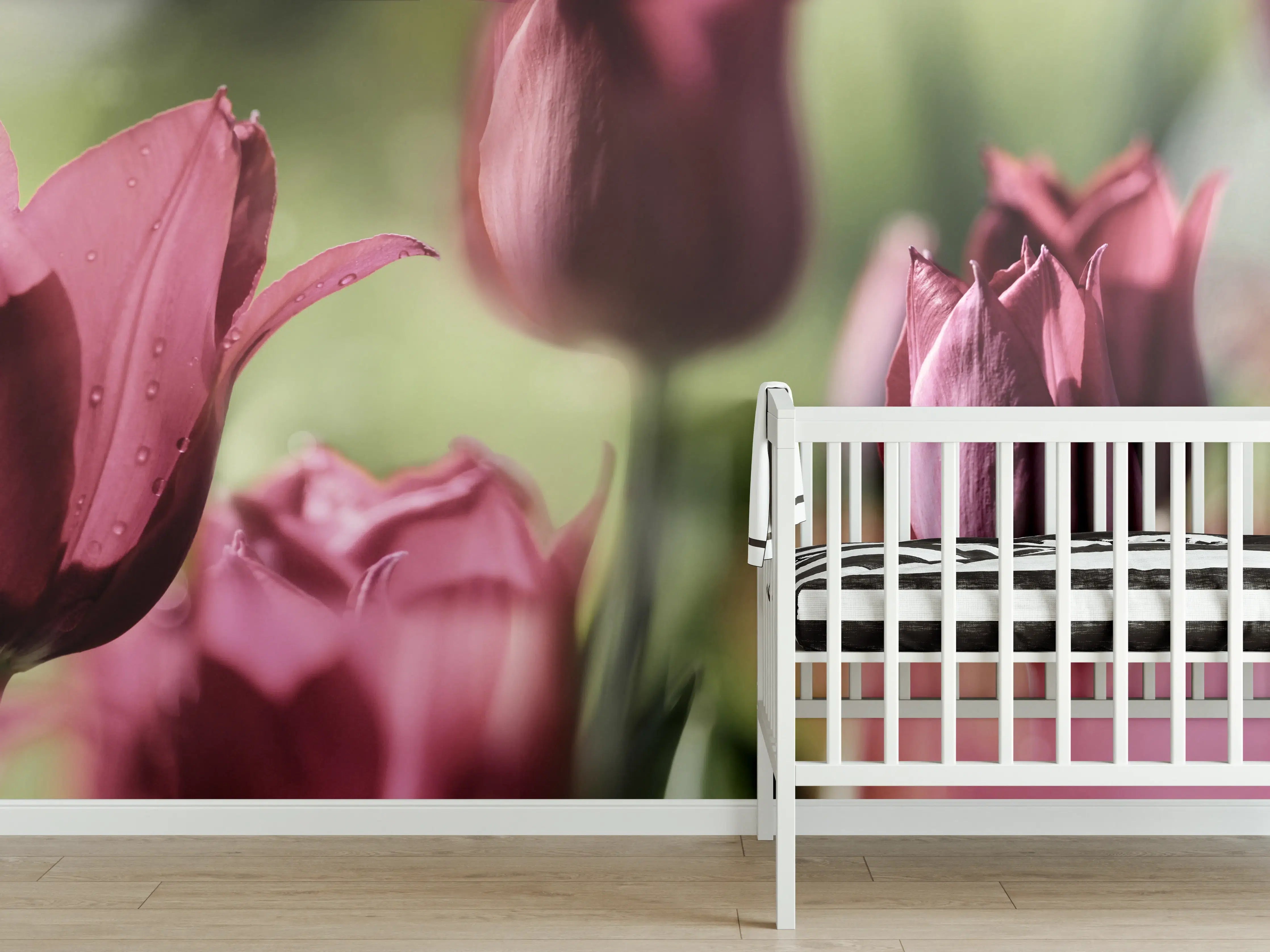Babyzimmer Wandgestaltung - Dunkelrosa Tulpen