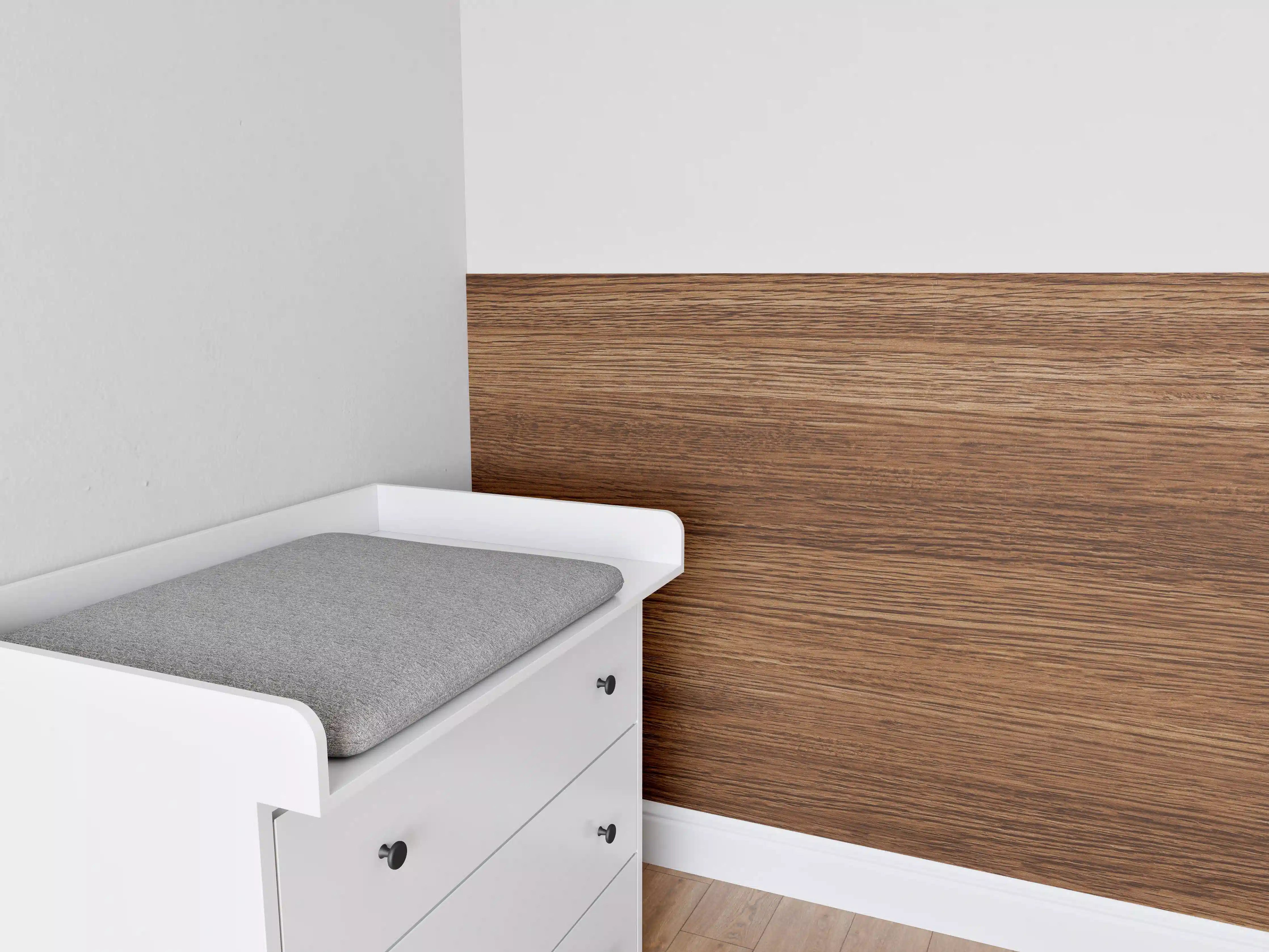 Babyzimmer Wandgestaltung - Dunkle Holzwand mit Streifenmuster