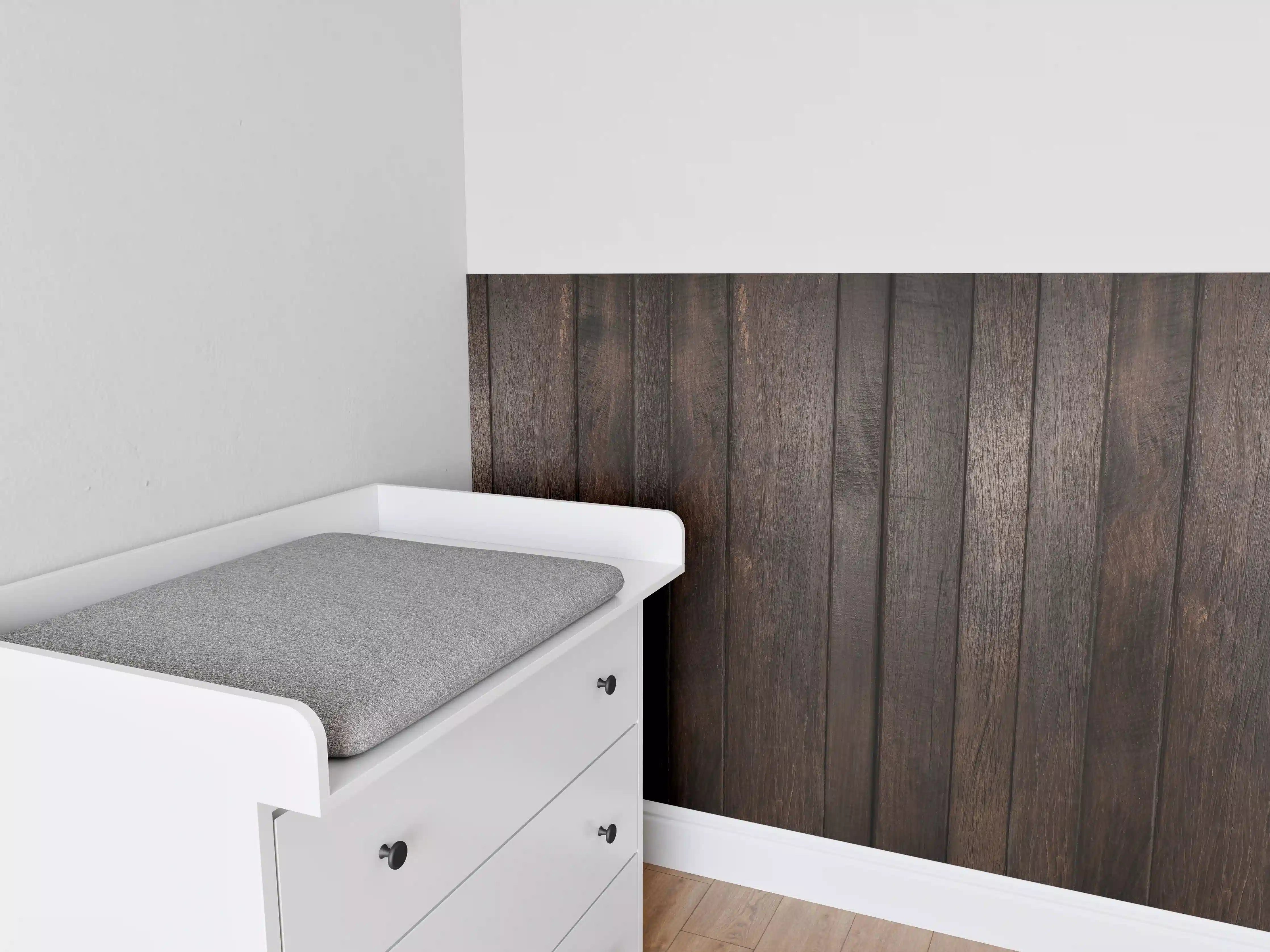 Babyzimmer Wandgestaltung - Dunkles glasiertes Holz